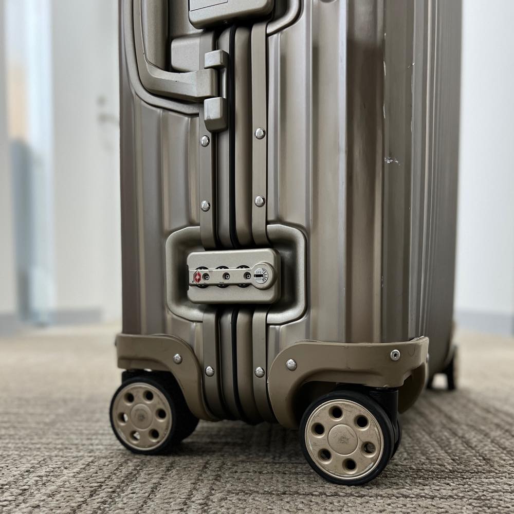 リモワ トパーズ 945.63 中古商品 64リットル 4輪