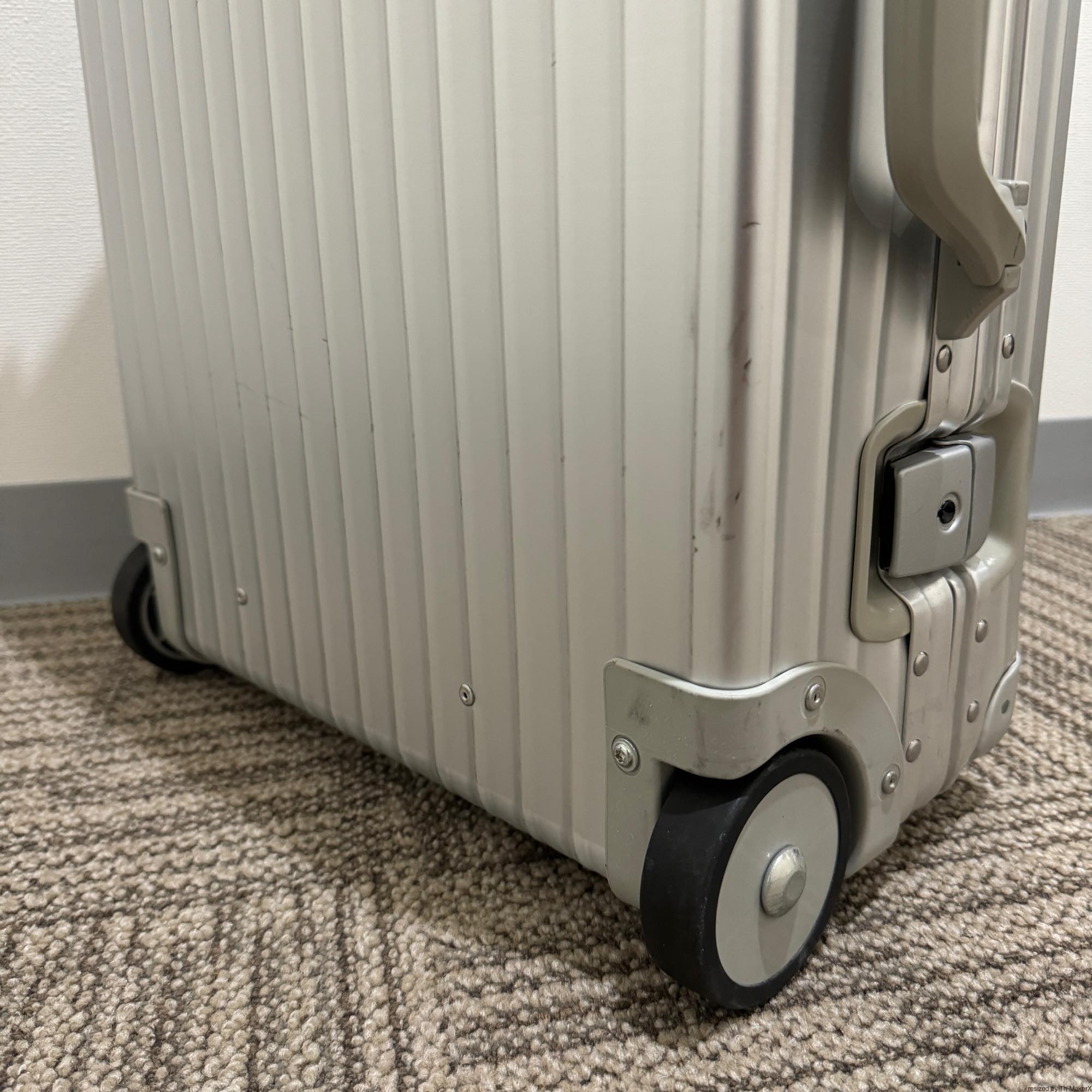 リモワ オーパル 947.52 中古美品 32リットル 2輪