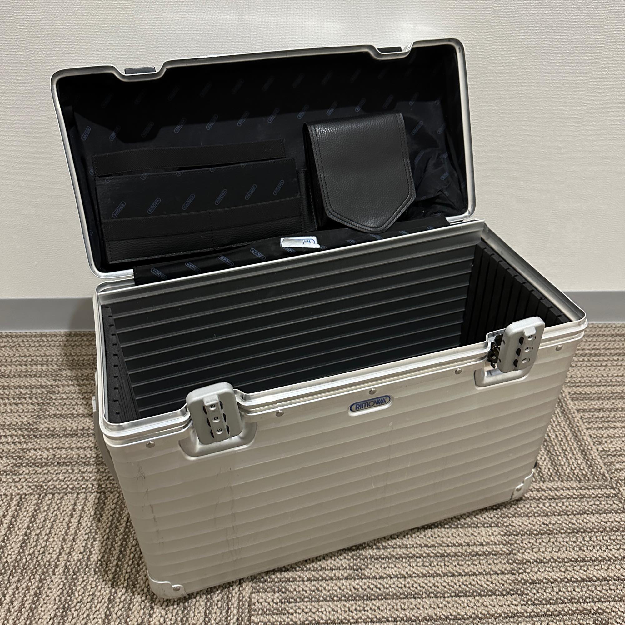 リモワ トパーズ U950.51 中古商品 42リットル 2輪