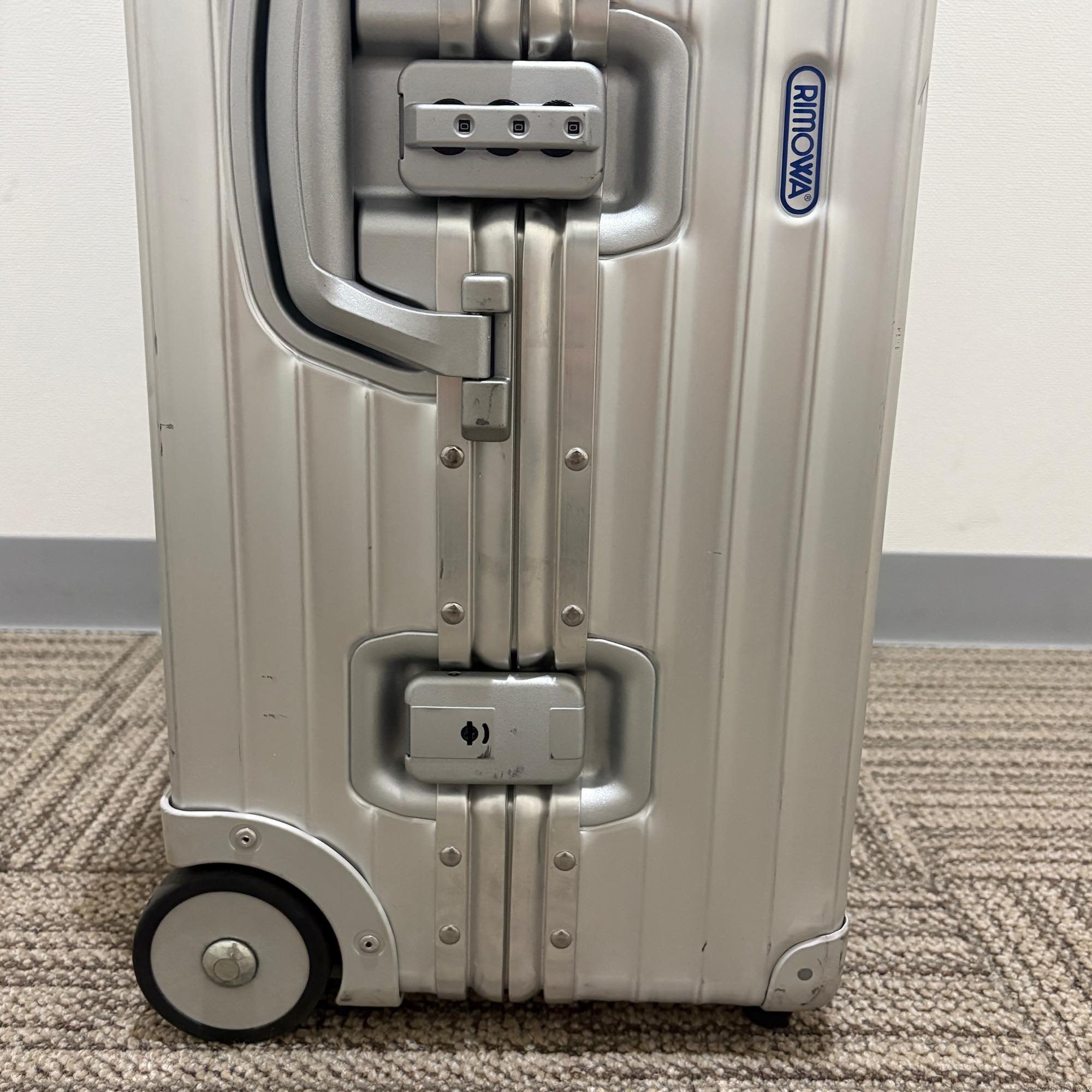 リモワ オパール 中古美品 965.82 64リットル 2輪