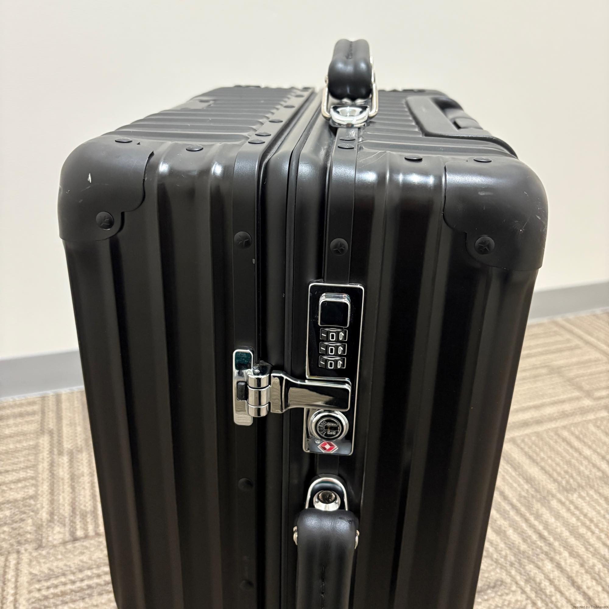 リモワ クラシック 973.53.01.4 キャビン ブラック 中古美品 36リットル 4輪