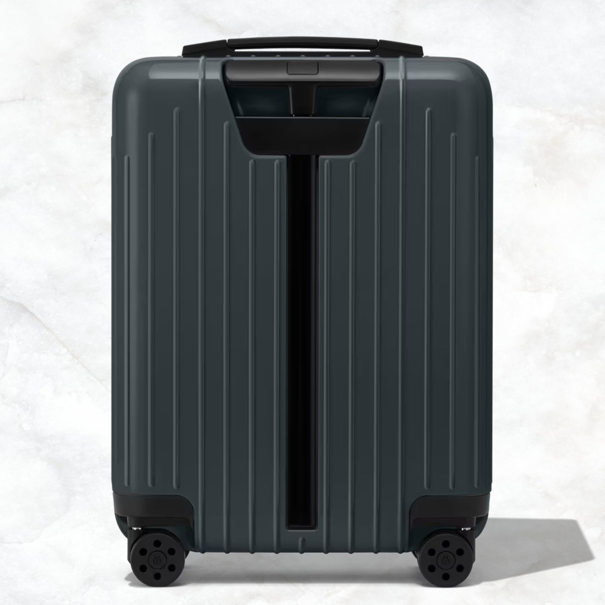 リモワ　エッセンシャル ライト　823.50.17.1　キャビンU 　グロスグラファイトグレー　28リットル