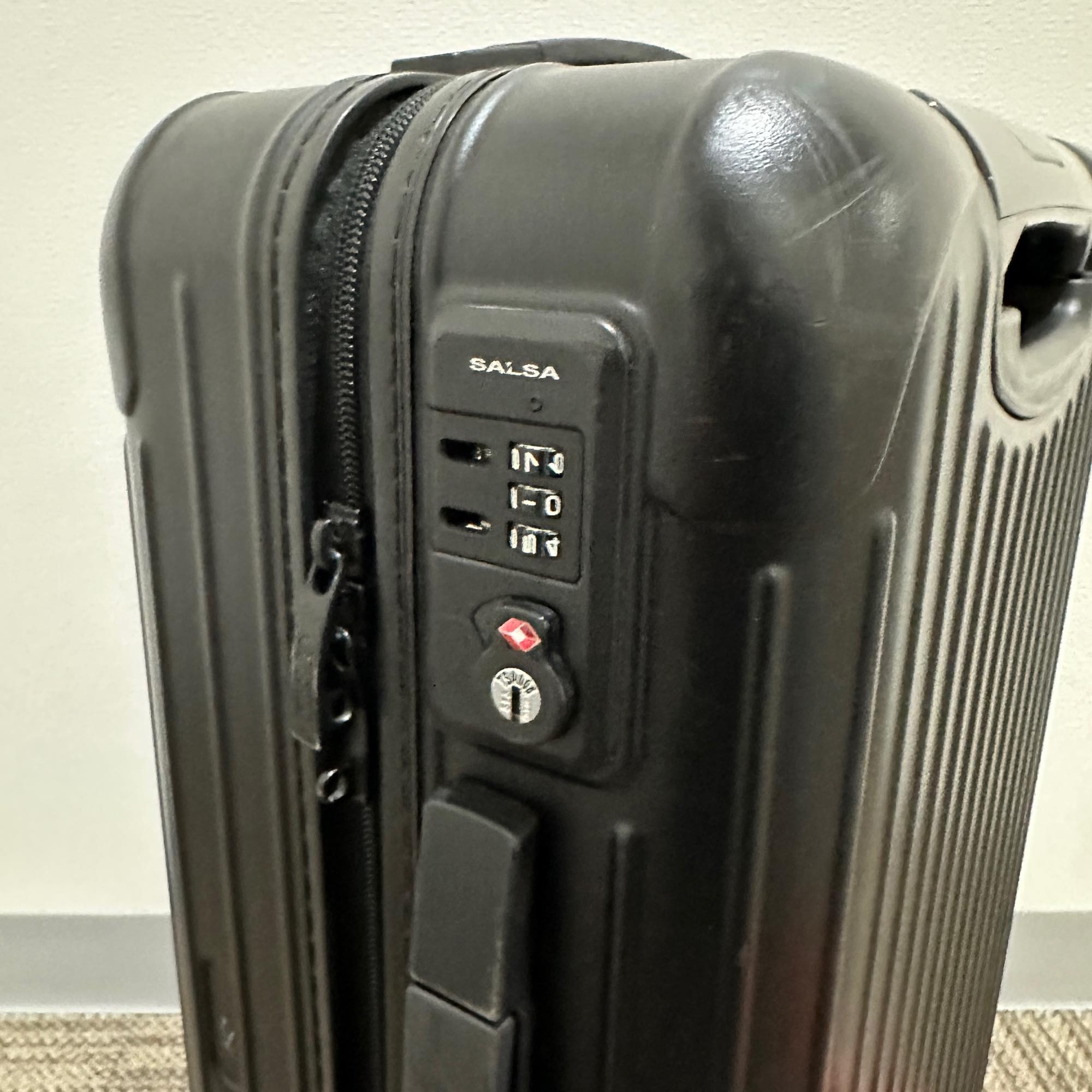 【ジャンク】リモワ　サルサ　811.52.32.4　ジャンク商品　32リットル　4輪