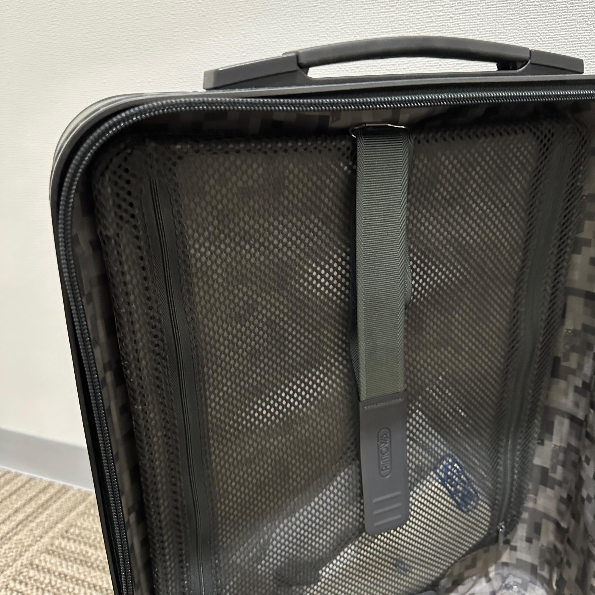 【ジャンク】リモワ　サルサ　811.52.32.4　ジャンク商品　32リットル　4輪