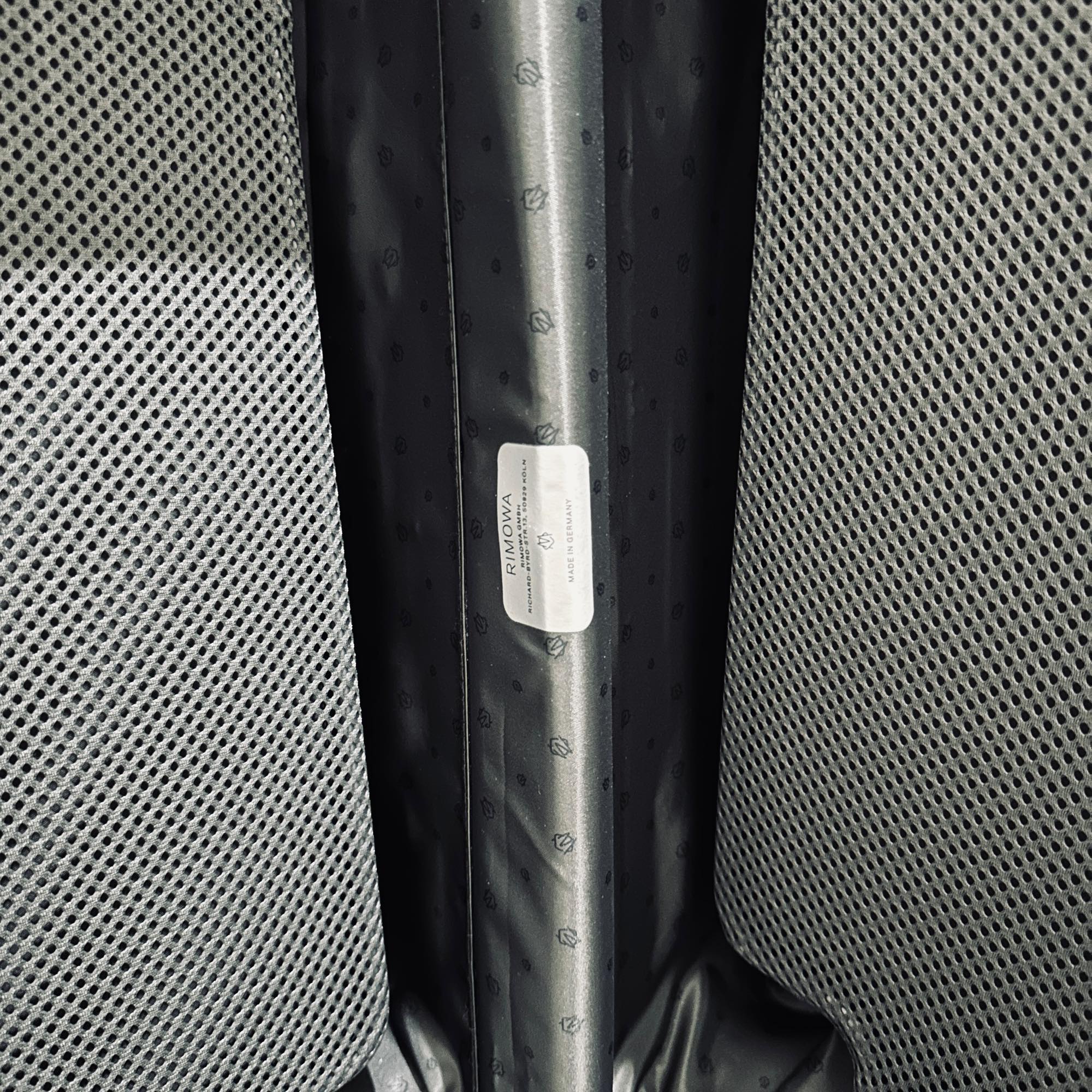 リモワ　オリジナル 925.53.00.4-2　キャビン　アウトレット商品　35リットル　4輪