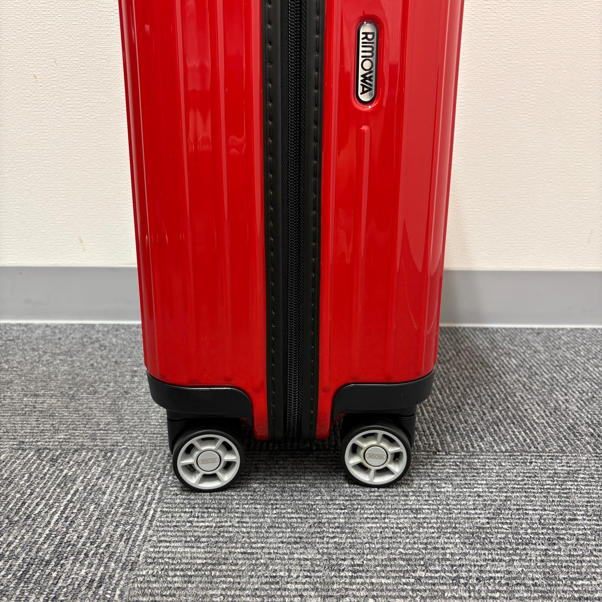 リモワ　サルサ エアー　820.52.46.4　アウトレット品　33リットル　4輪