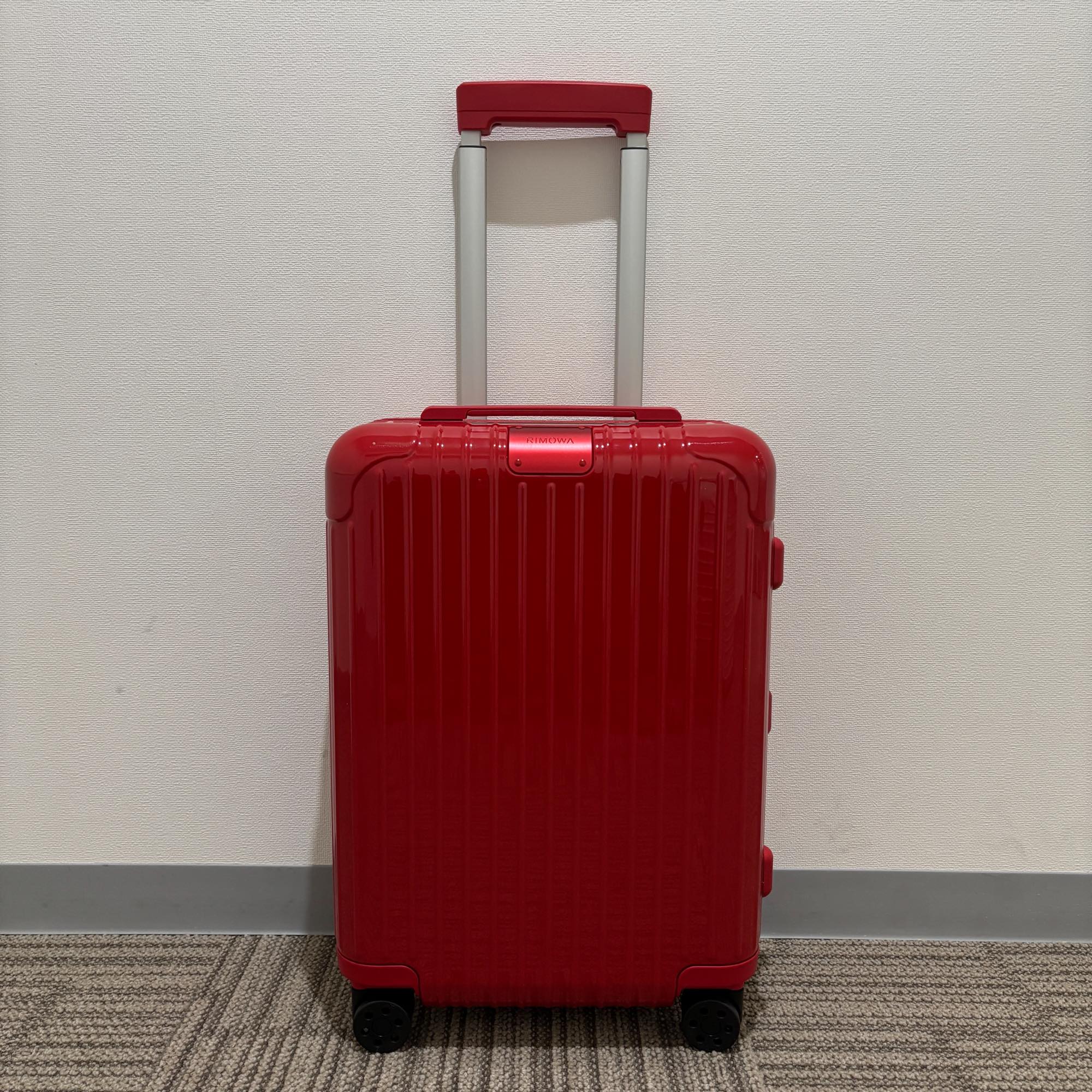 リモワ　エッセンシャル　832.52.65.4　キャビンS　アウトレット品　34L　レッド
