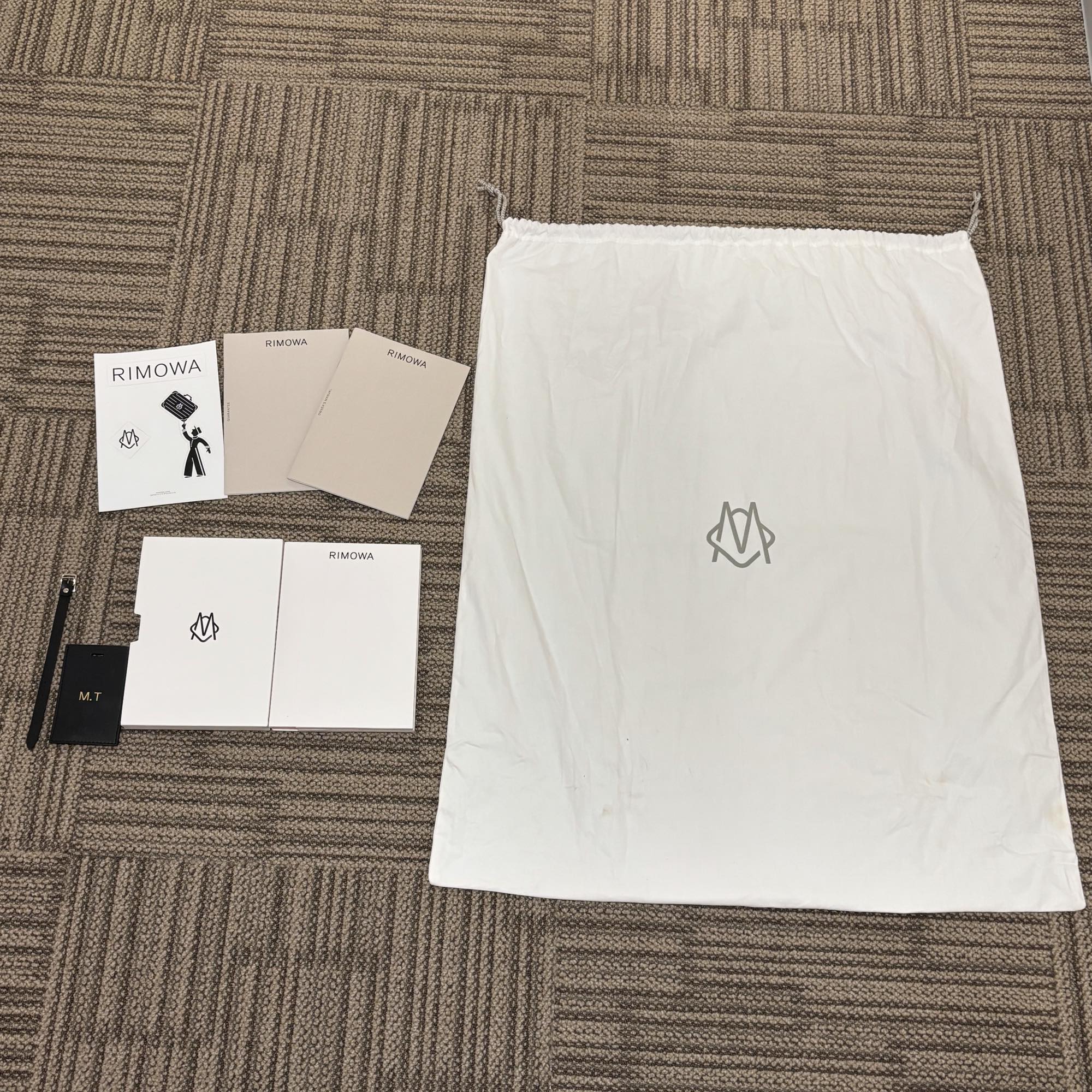 リモワ　エッセンシャル　832.52.65.4　キャビンS　アウトレット品　34L　レッド