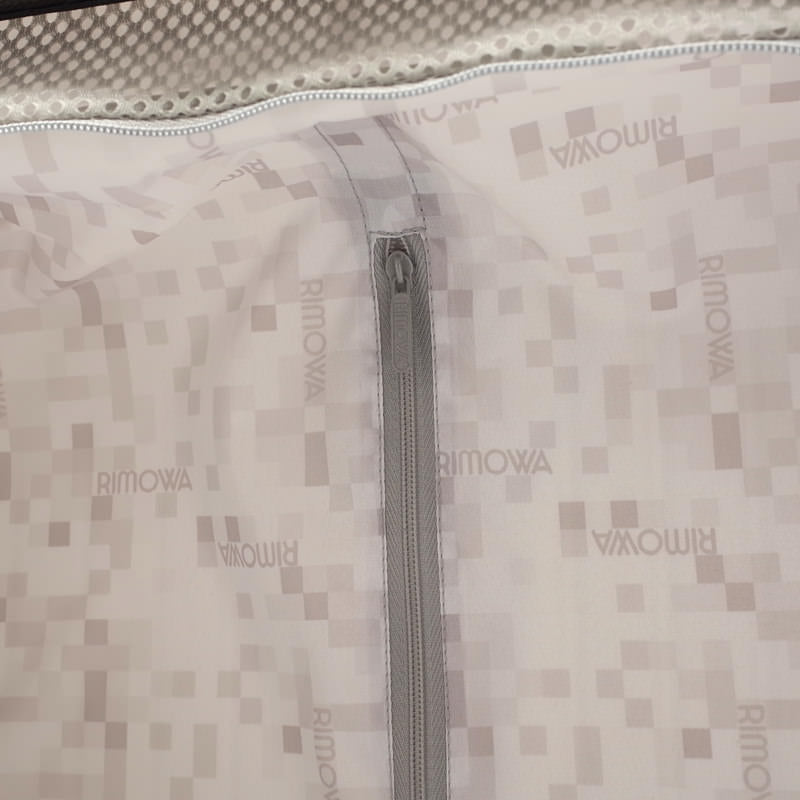 リモワ サルサ アウトレット商品 844.56 52リットル 4輪