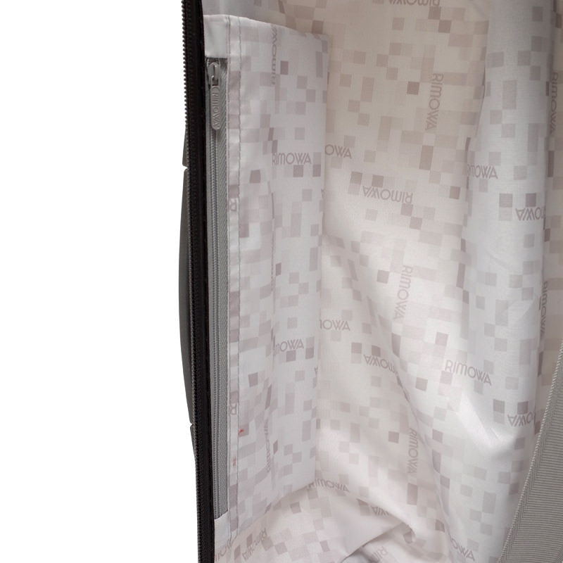 リモワ サルサ アウトレット商品 844.56 52リットル 4輪