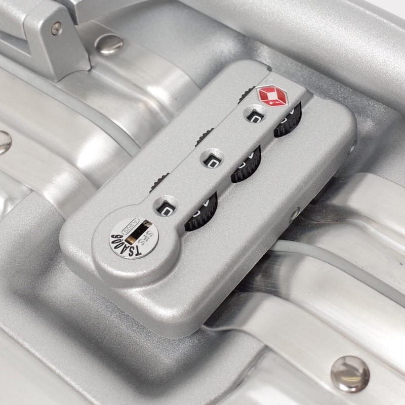 リモワ トパーズ　923.40.00.4　アウトレット商品　26リットル　4輪