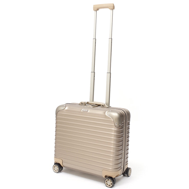 リモワ　トパーズ チタニウム　923.40.03.4　アウトレット商品　26リットル　4輪