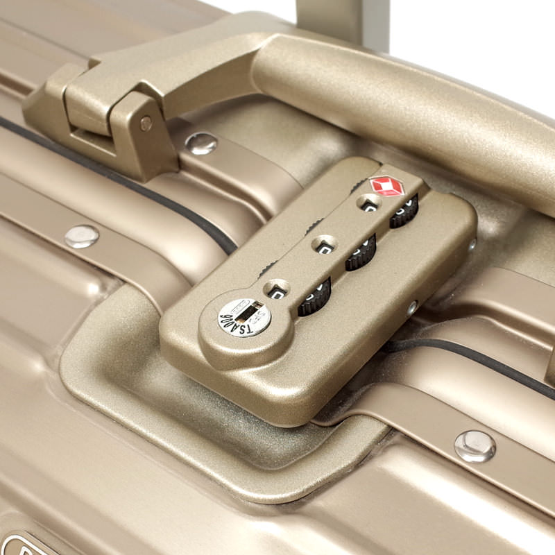 リモワ　トパーズ チタニウム　923.40.03.4　アウトレット商品　26リットル　4輪