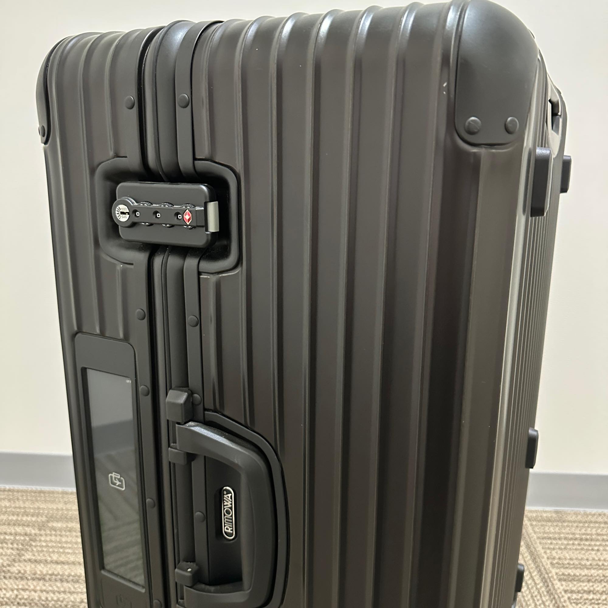 リモワ　トパーズ　ステルス　電子タグ　アウトレット品　923.75.01.5　89リットル　4輪