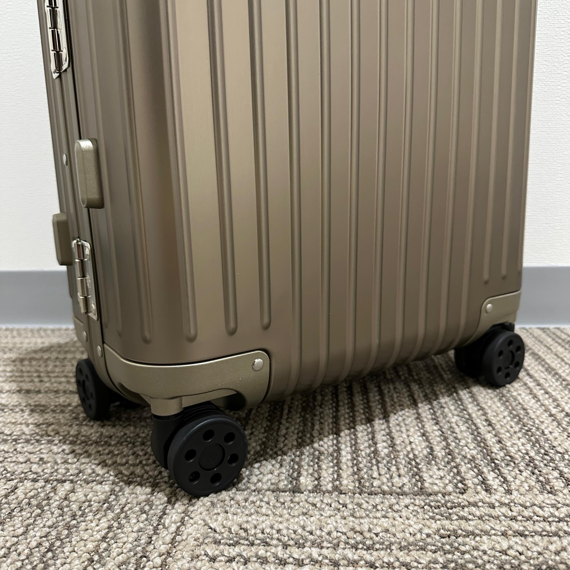リモワ　オリジナル　925.52.04.4　キャンビンS　ゴールド　アウトレット品　31リットル　4輪