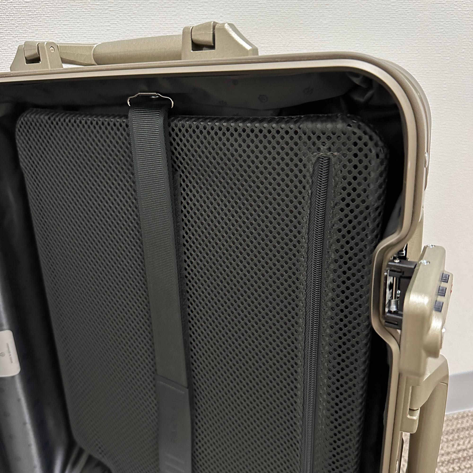 リモワ　オリジナル　925.52.04.4　キャンビンS　ゴールド　アウトレット品　31リットル　4輪