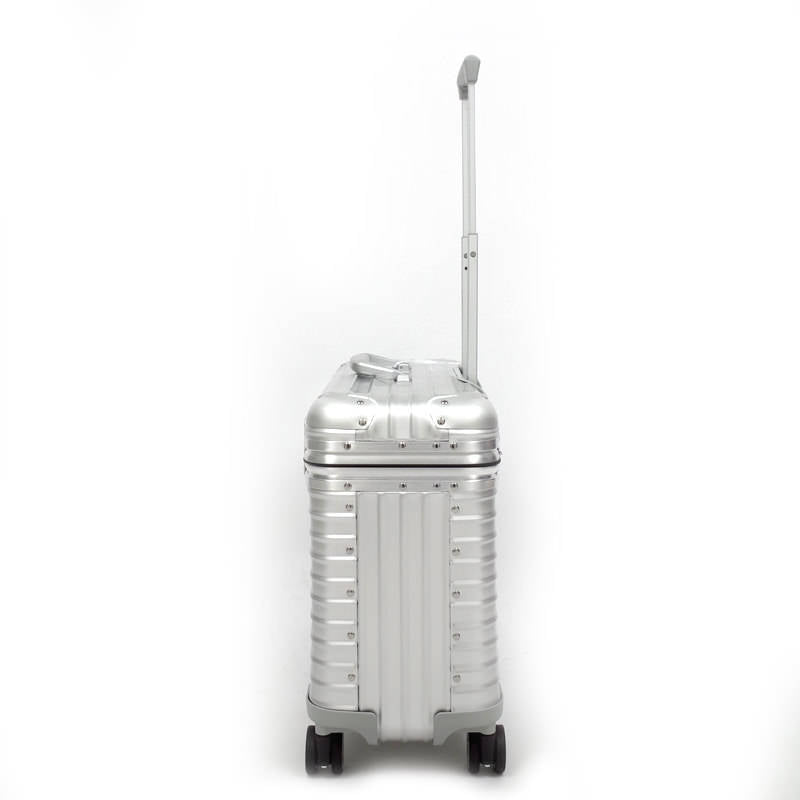 ルフトハンザ　リモワ　パイロット　在庫商品　1749148　34リットル　4輪