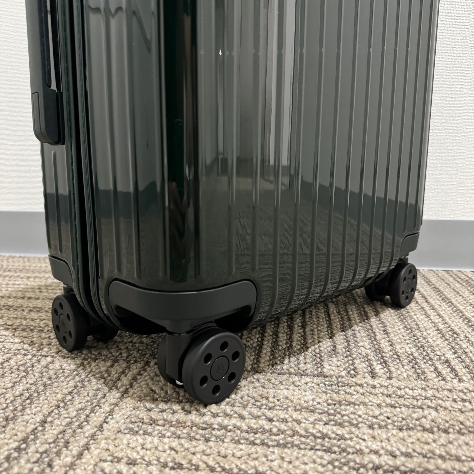 リモワ エッセンシャル　832.52.68.1　キャビンS　32L　在庫商品　グリーングロス
