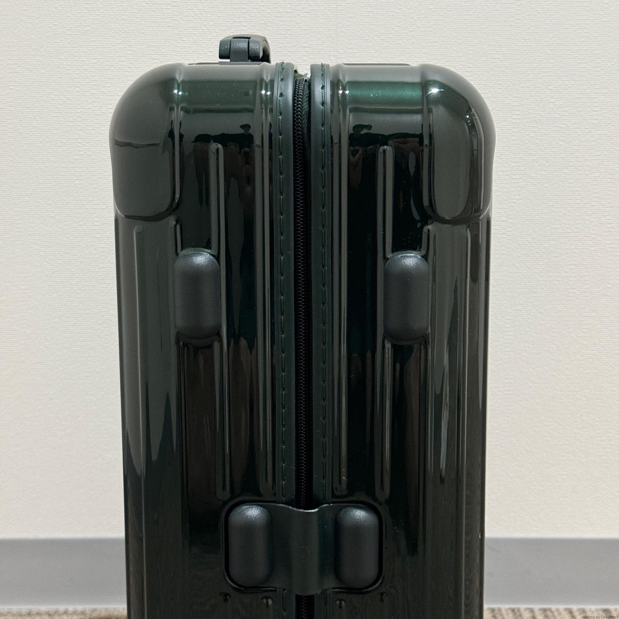 リモワ エッセンシャル　832.52.68.1　キャビンS　32L　在庫商品　グリーングロス