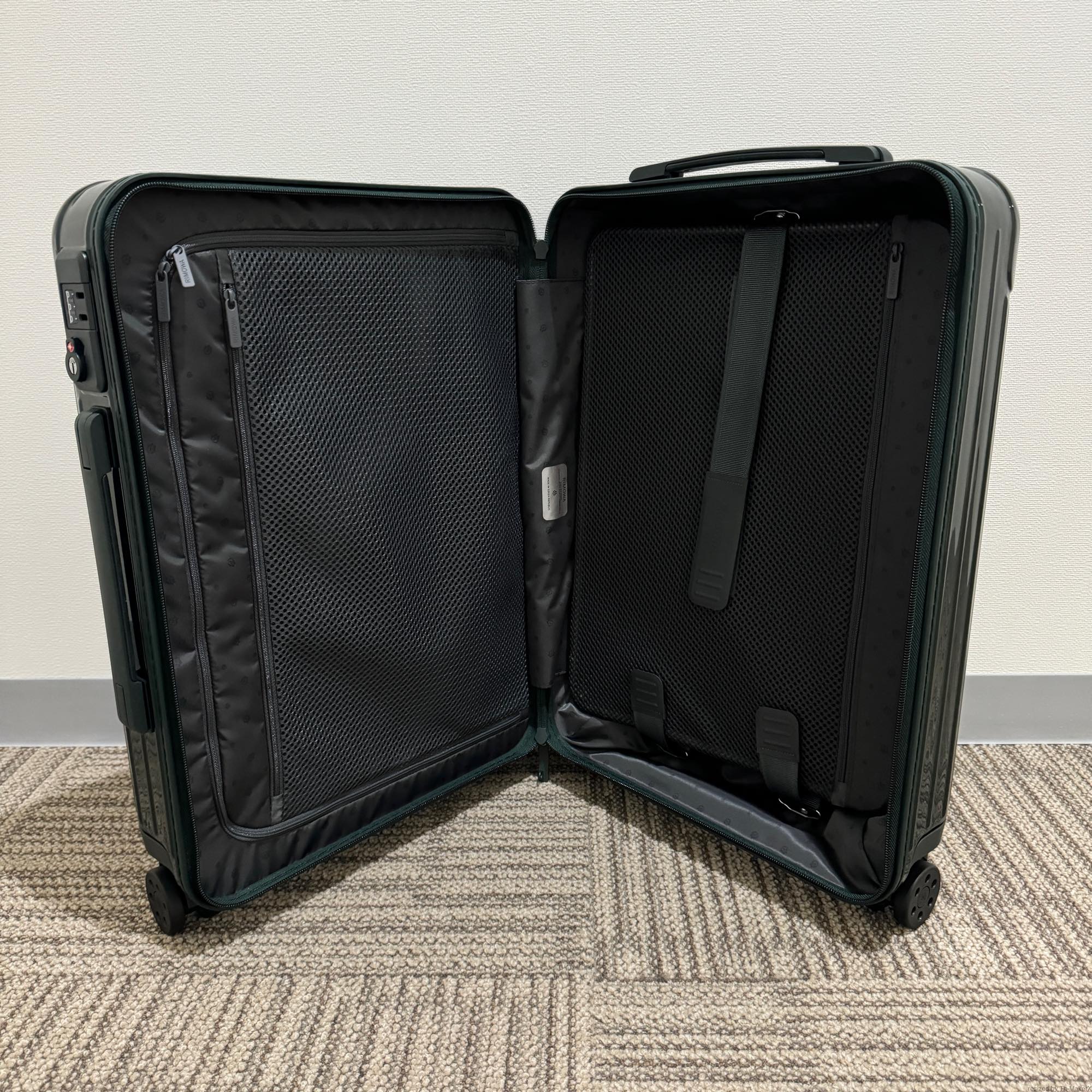 リモワ エッセンシャル　832.52.68.1　キャビンS　32L　在庫商品　グリーングロス