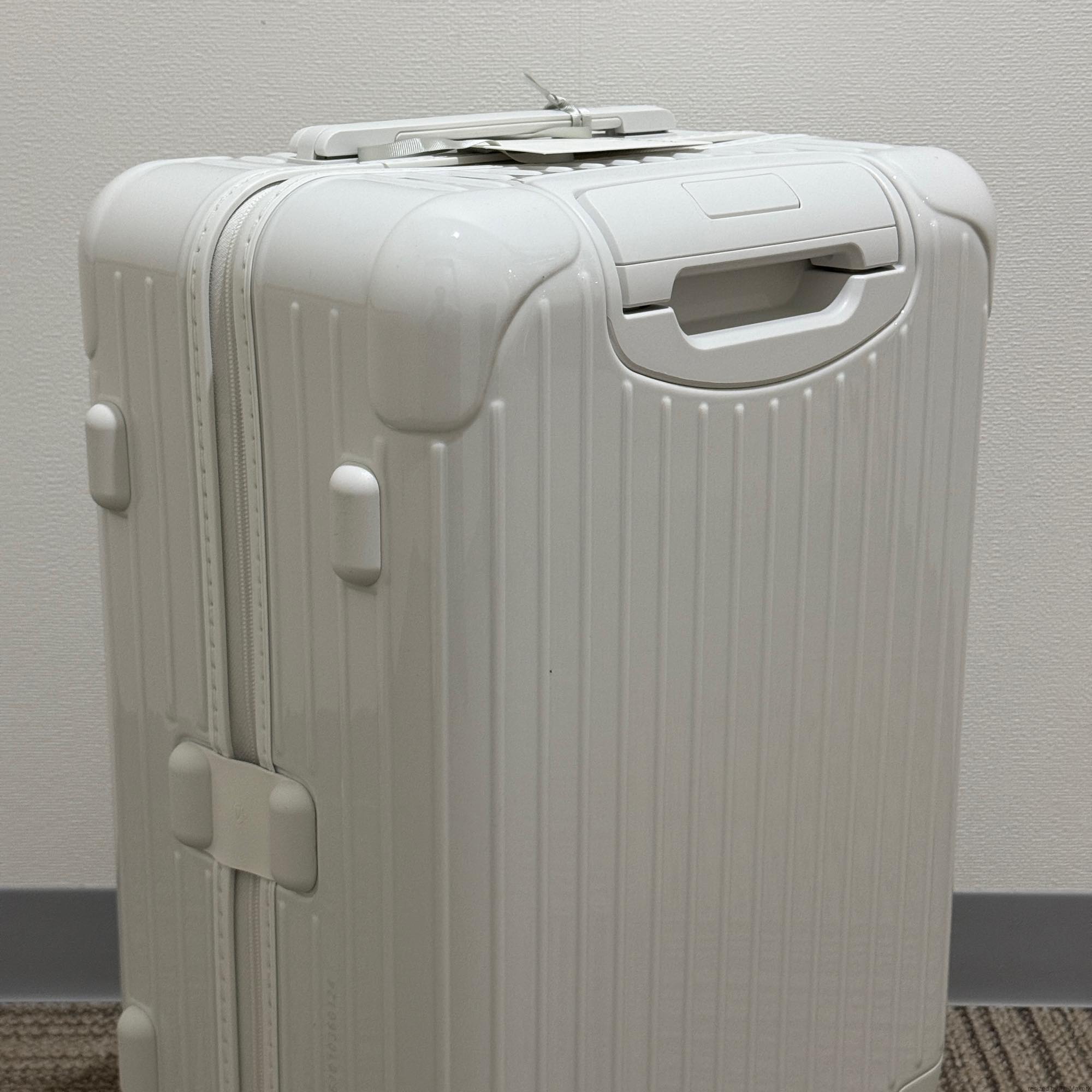 リモワ エッセンシャル　832.53.66.1　キャビン　37L　在庫商品　ホワイト