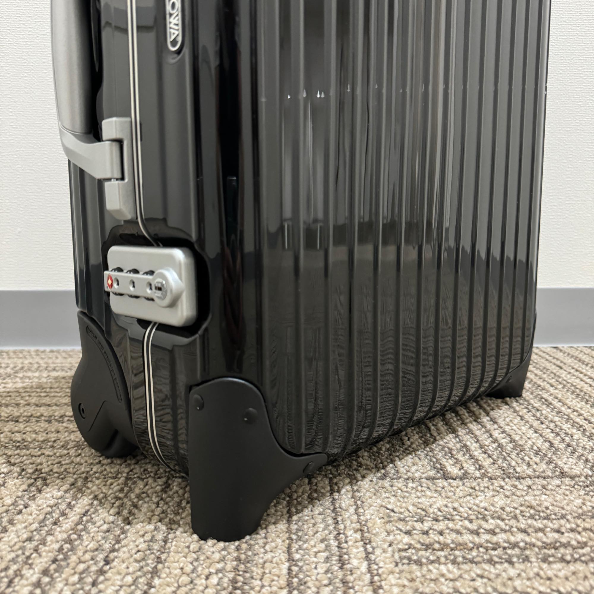 リモワ　リンボ　880.52.50.2　新品　32リットル　2輪