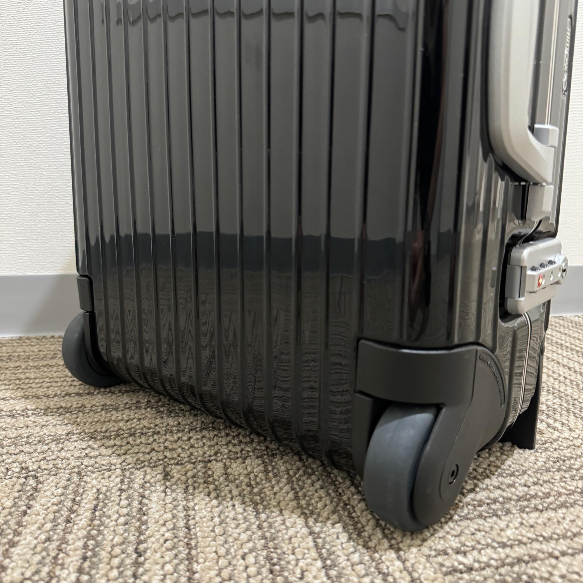 リモワ　リンボ　880.52.50.2　新品　32リットル　2輪