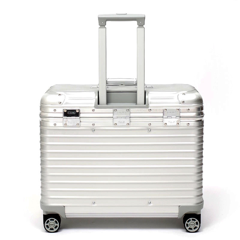 リモワ　パイロット　923.50.00.4　在庫商品　34リットル　4輪