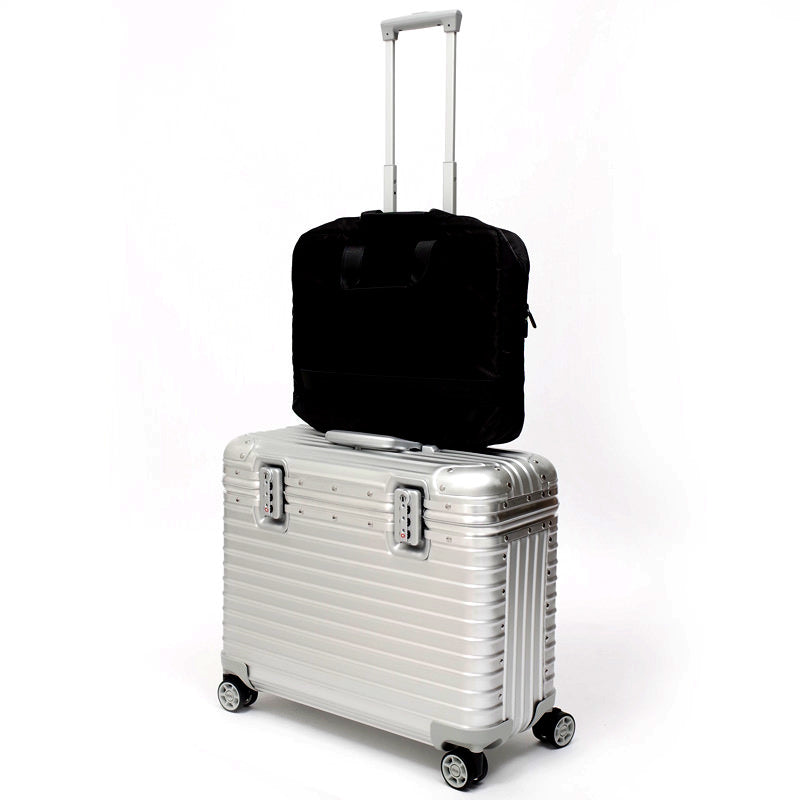 リモワ　パイロット　923.50.00.4　アウトレット商品　34リットル　4輪
