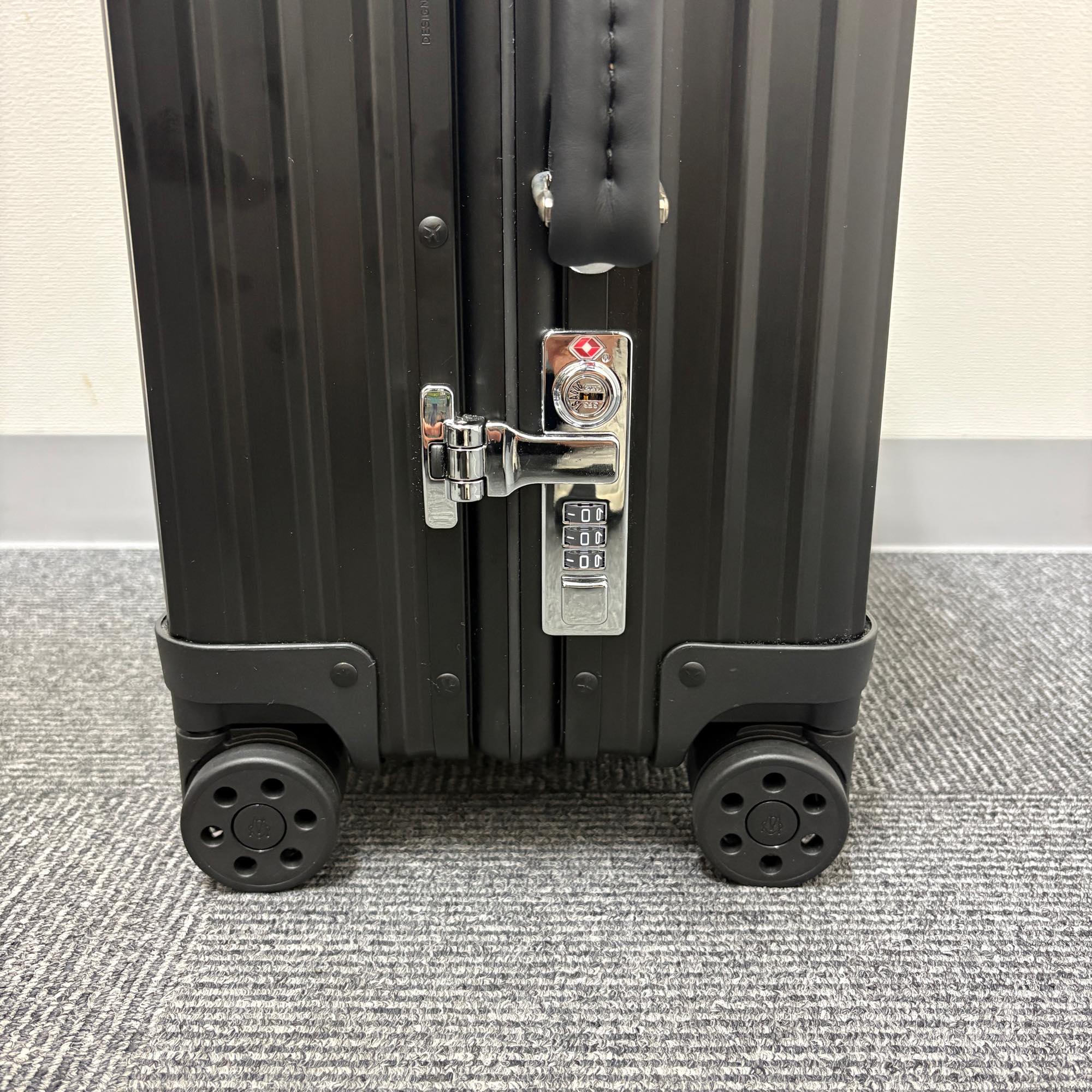 リモワ　クラシック　973.53.01.4　キャビン　在庫商品　ブラック　36リットル　4輪