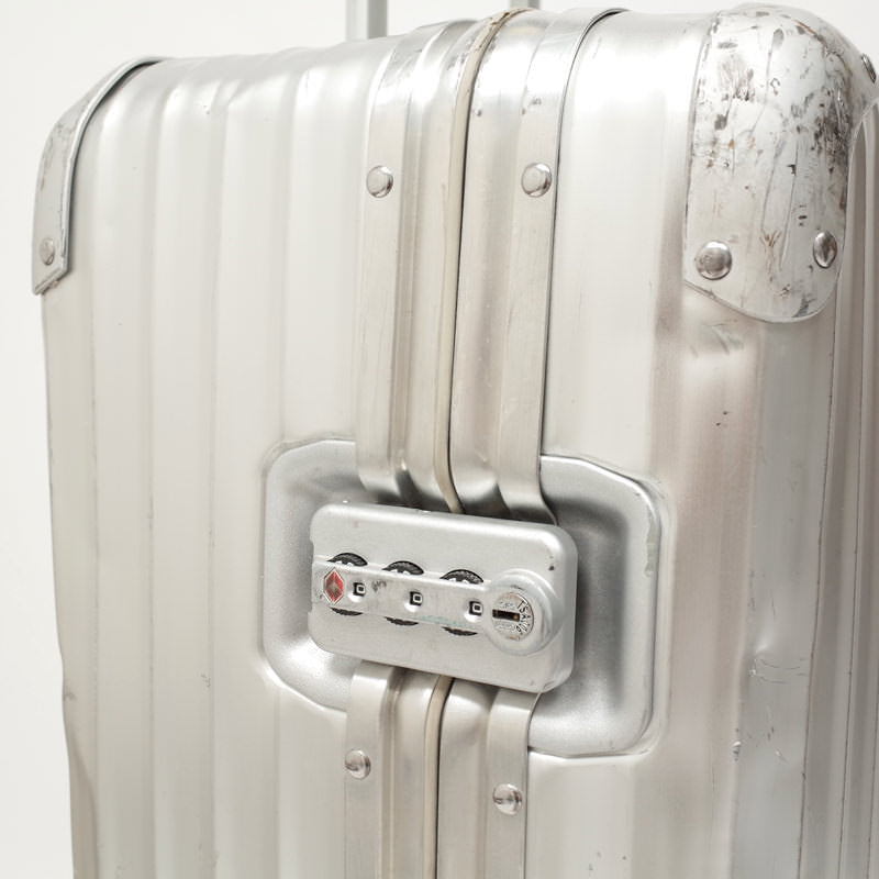 リモワ　トパーズ　中古商品　930.77-1　104リットル　2輪