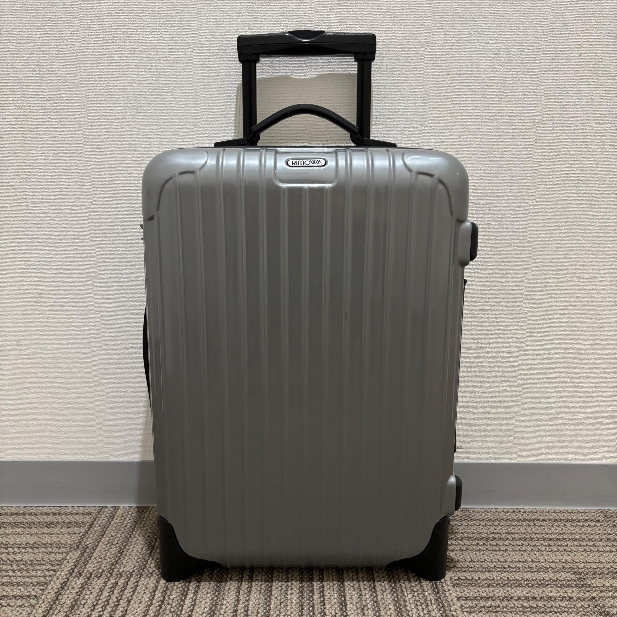 リモワ　エッセンシャル(サルサ)　中古美品　856.52-10　35リットル　2輪