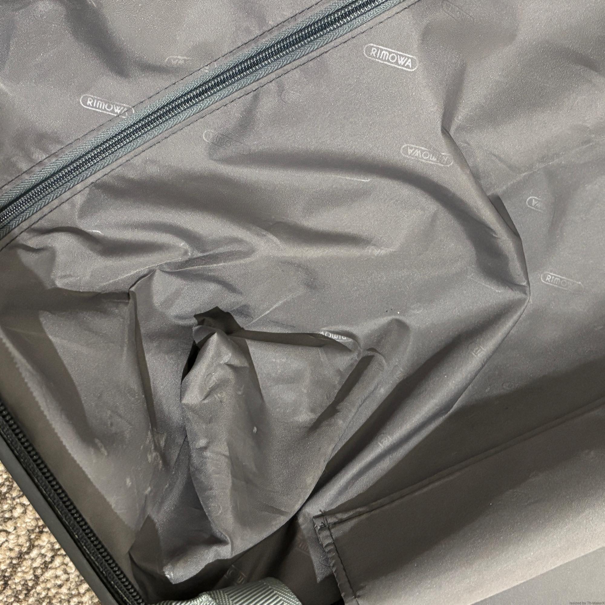 リモワ　エッセンシャル(サルサ)　中古美品　856.52-10　35リットル　2輪