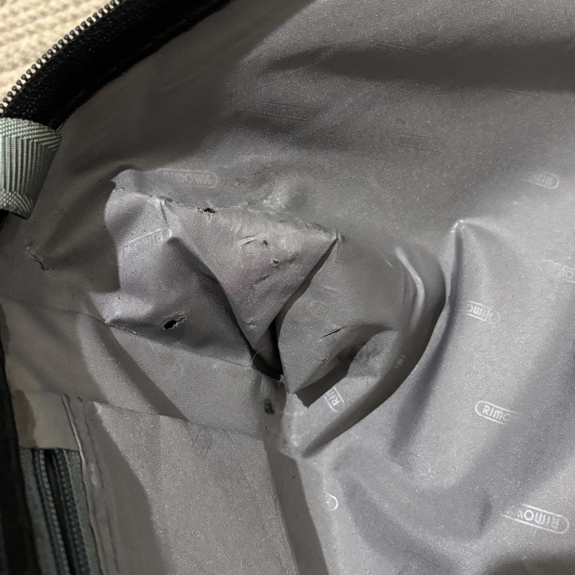 リモワ　エッセンシャル(サルサ)　856.63-10　63リットル　中古商品　2輪