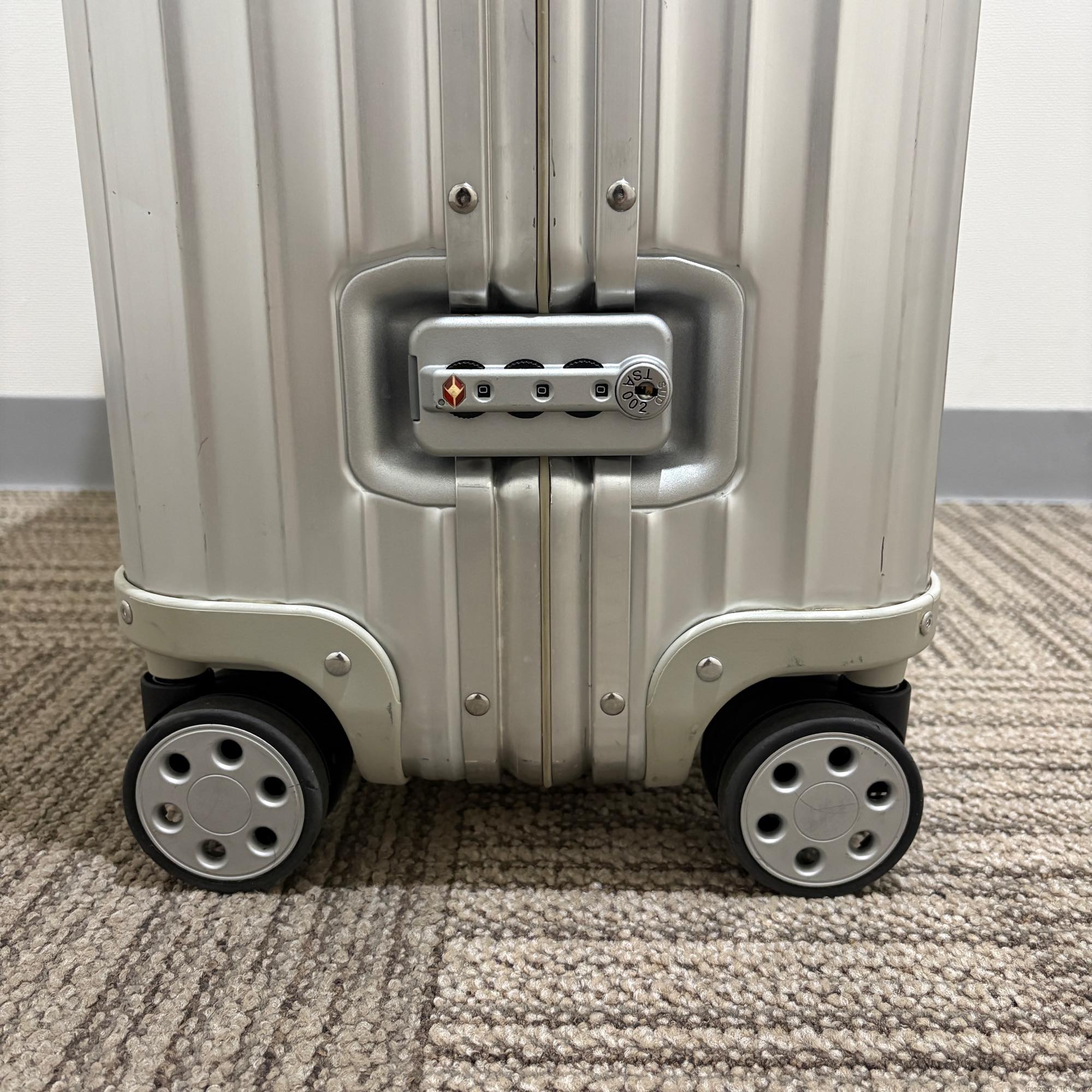 リモワ　トパーズ(オリジナル)　中古商品　932.77-10　104リットル　4輪