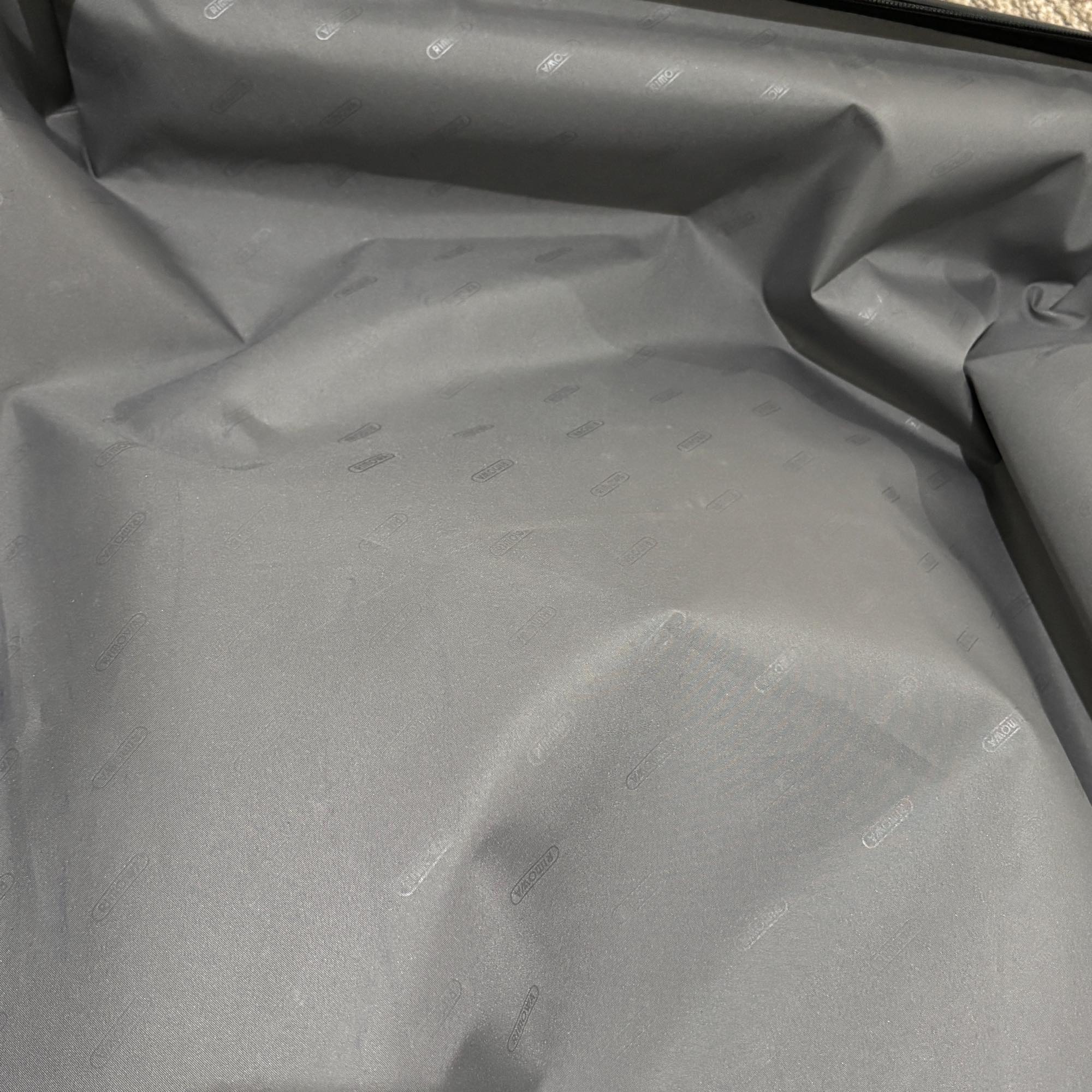 リモワ　エッセンシャル(サルサ)　871.77-13　107リットル　中古美品　4輪