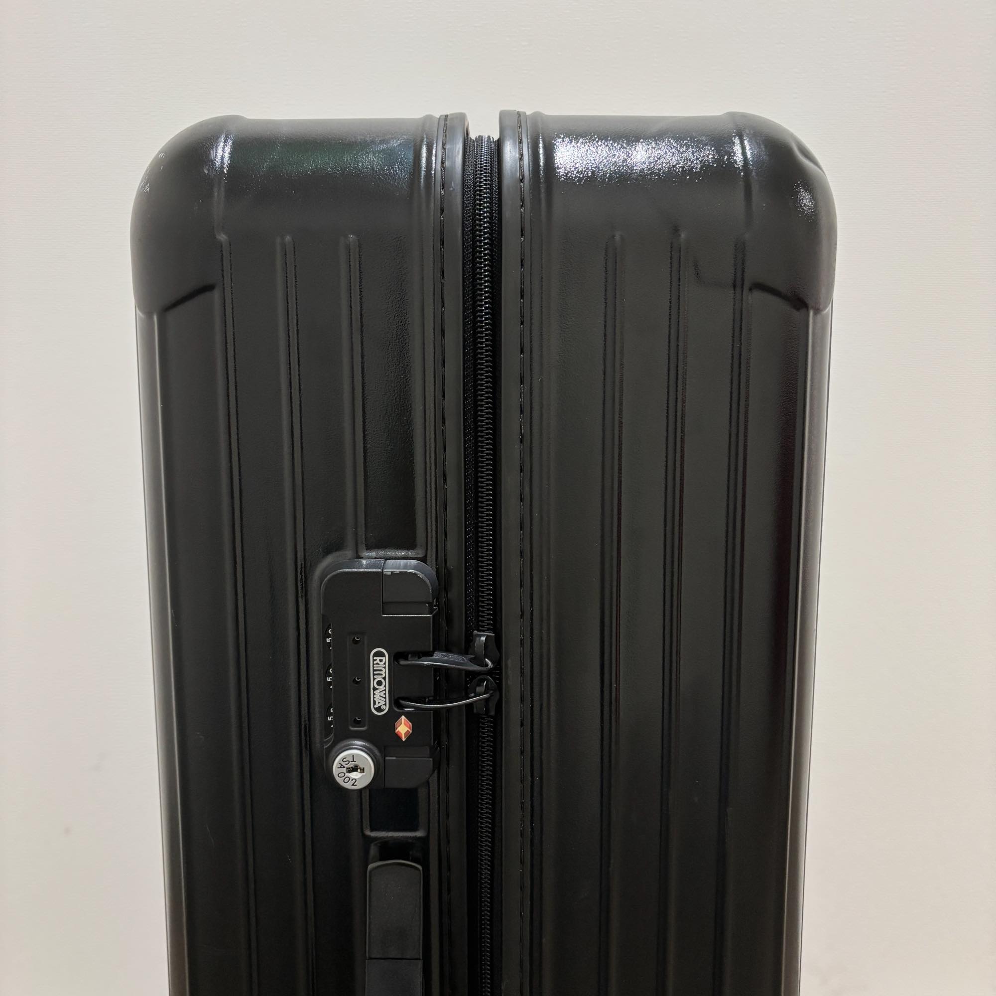リモワ　エッセンシャル(サルサ)　871.77-14　107リットル　中古美品　4輪