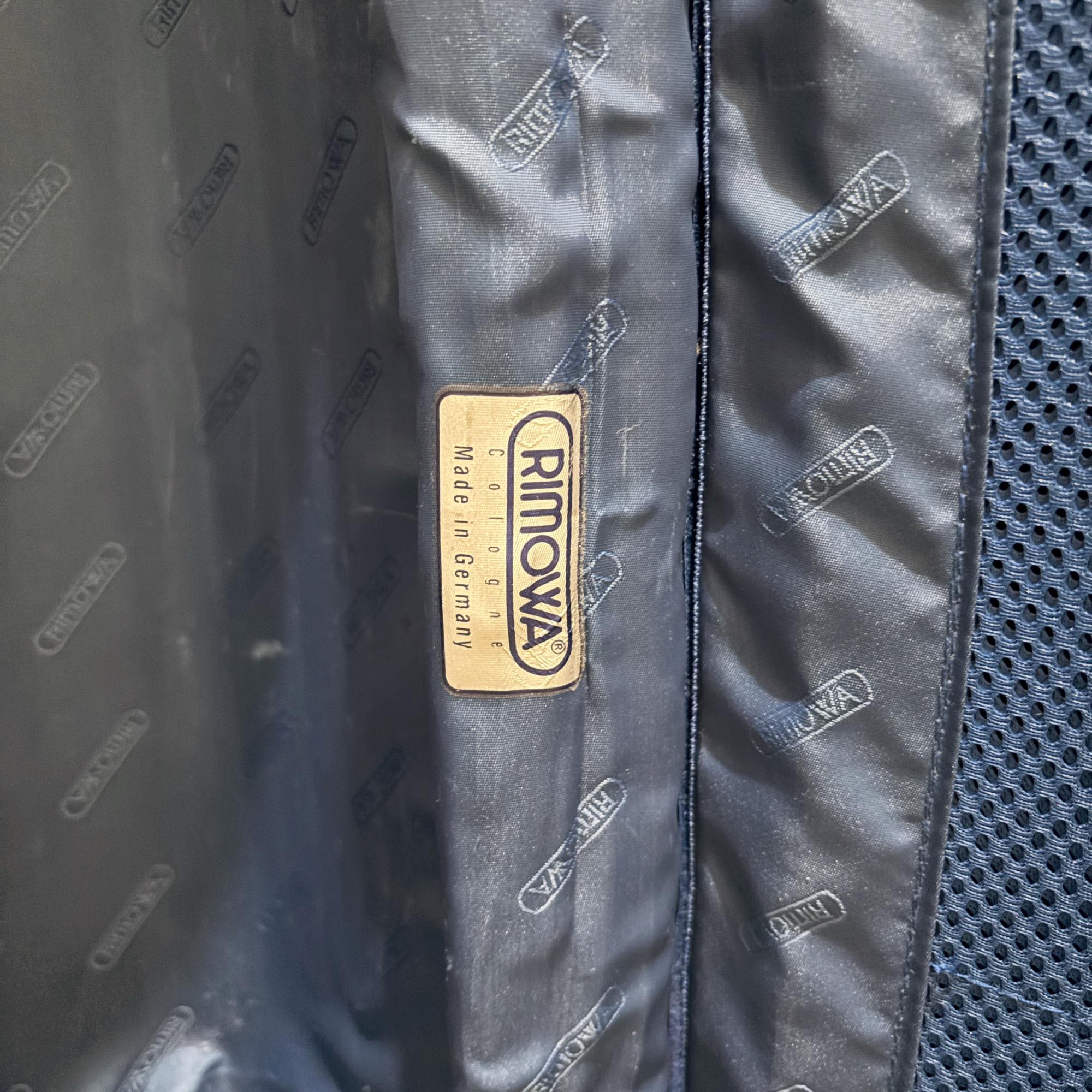 リモワ　オリジナル(トパーズ)　929.52-14　中古商品　32リットル　2輪
