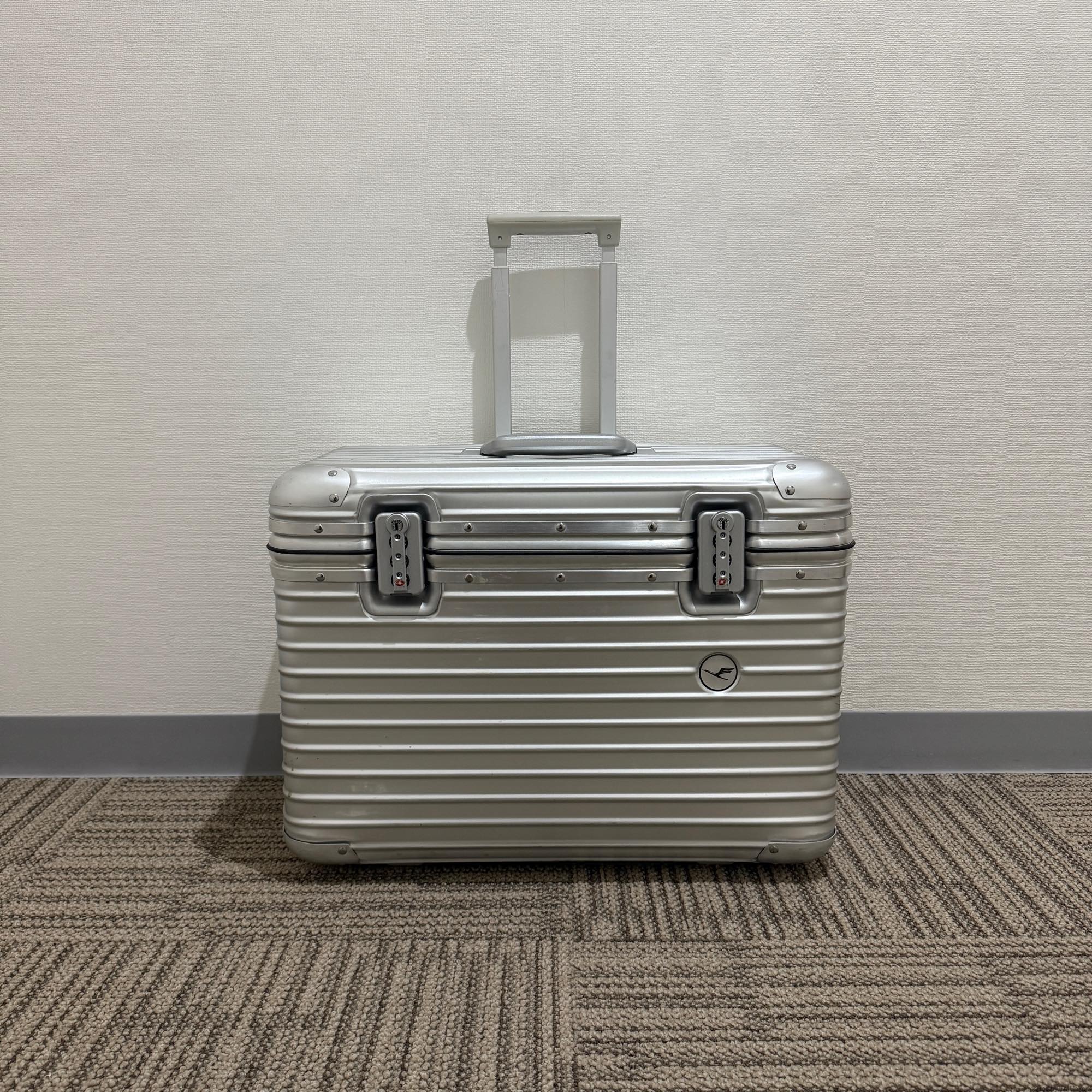 ルフトハンザ　リモワ　パイロット　1730308　中古美品　46リットル　2輪