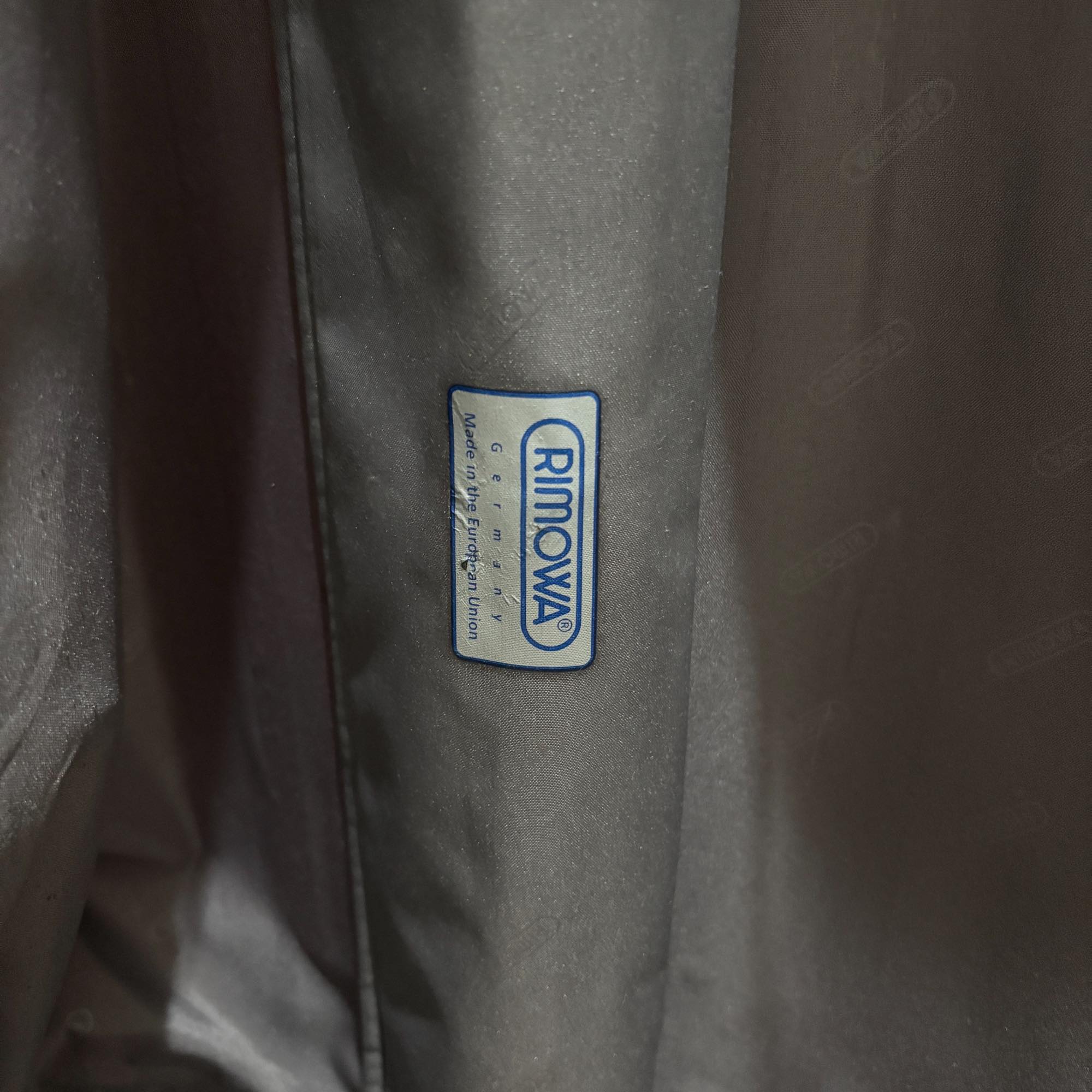 リモワ　エッセンシャル(サルサ)　855.52-18　35リットル　中古美品　2輪