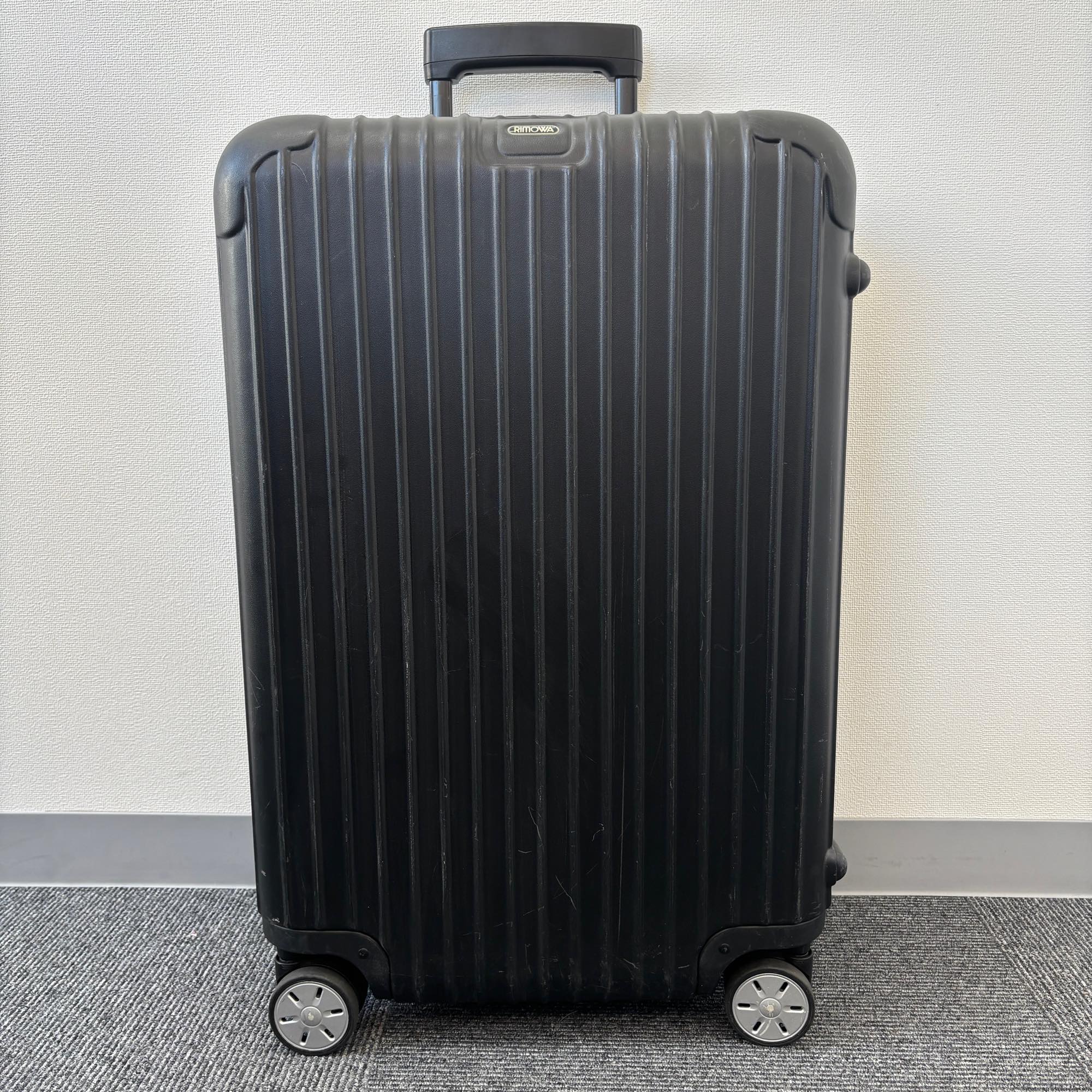 リモワ　サルサ(エッセンシャル)　810.63-2　中古商品　58リットル　4輪