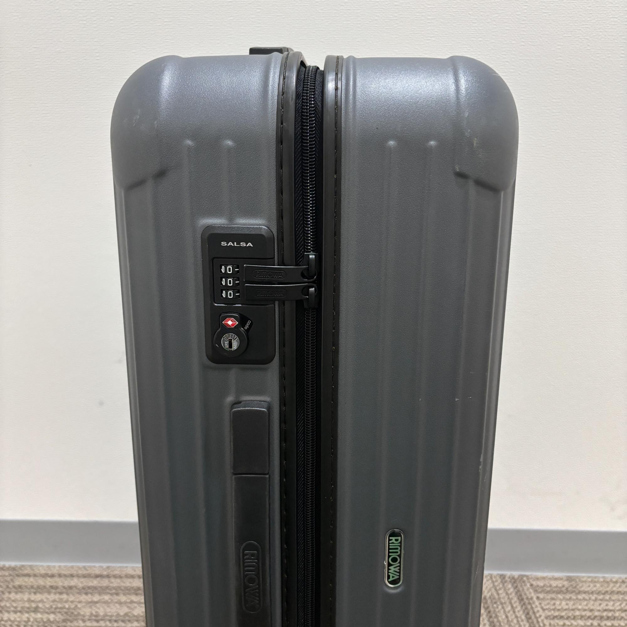 リモワ　サルサ(エッセンシャル)　810.63-2　中古商品　58リットル　4輪