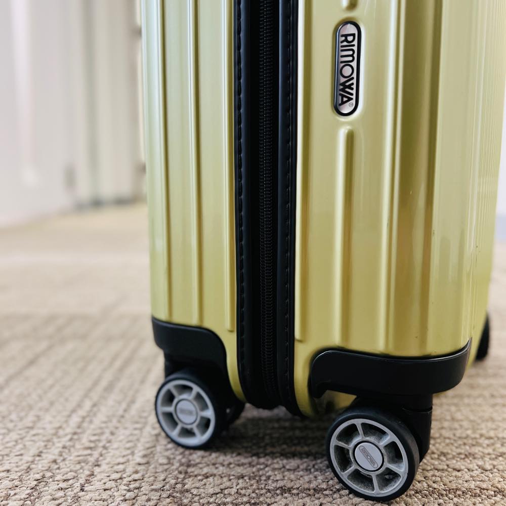 リモワ　サルサ エアー　820.42-2　22リットル　中古美品　4輪