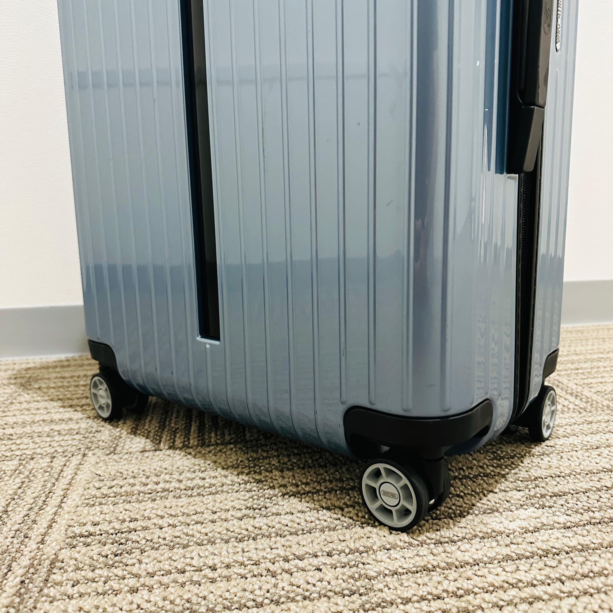 リモワ　サルサ エアー　820.63.78.4　65リットル　中古美品　4輪