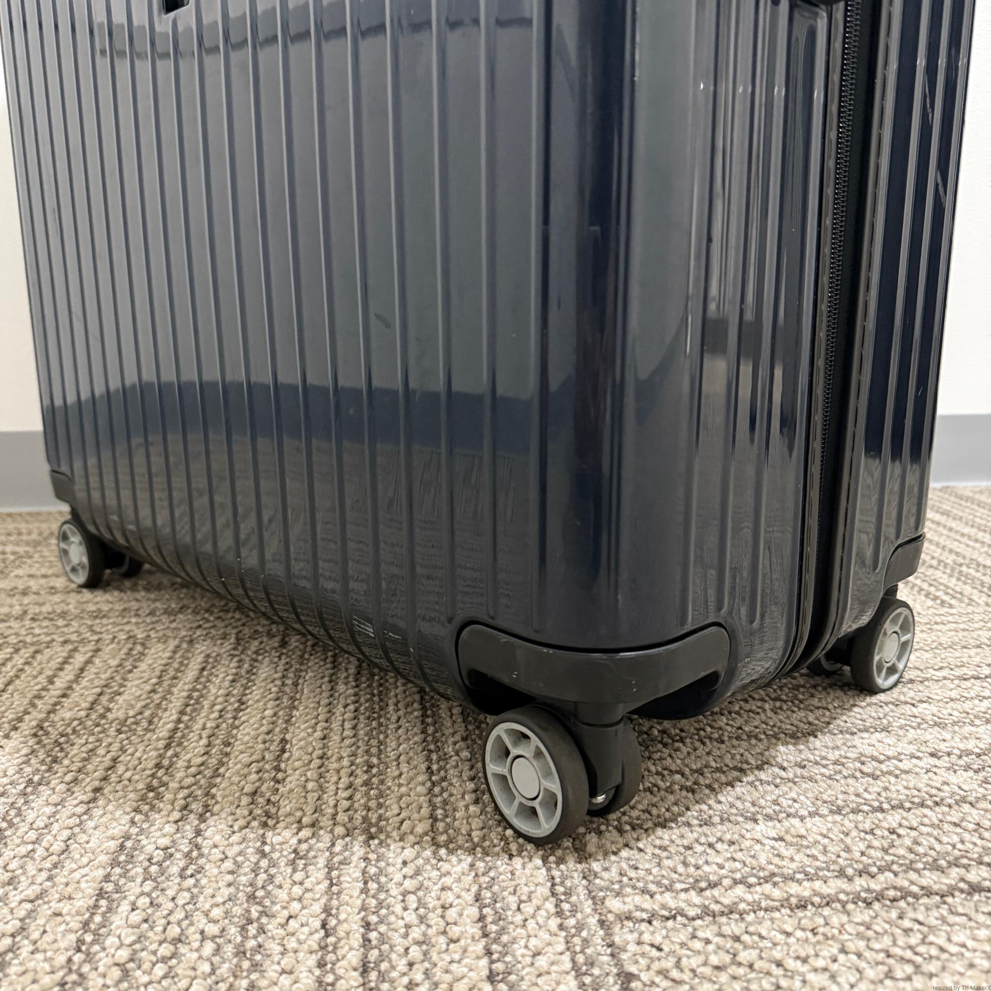 リモワ　サルサ エアー　820.77-2　105リットル　中古商品　4輪