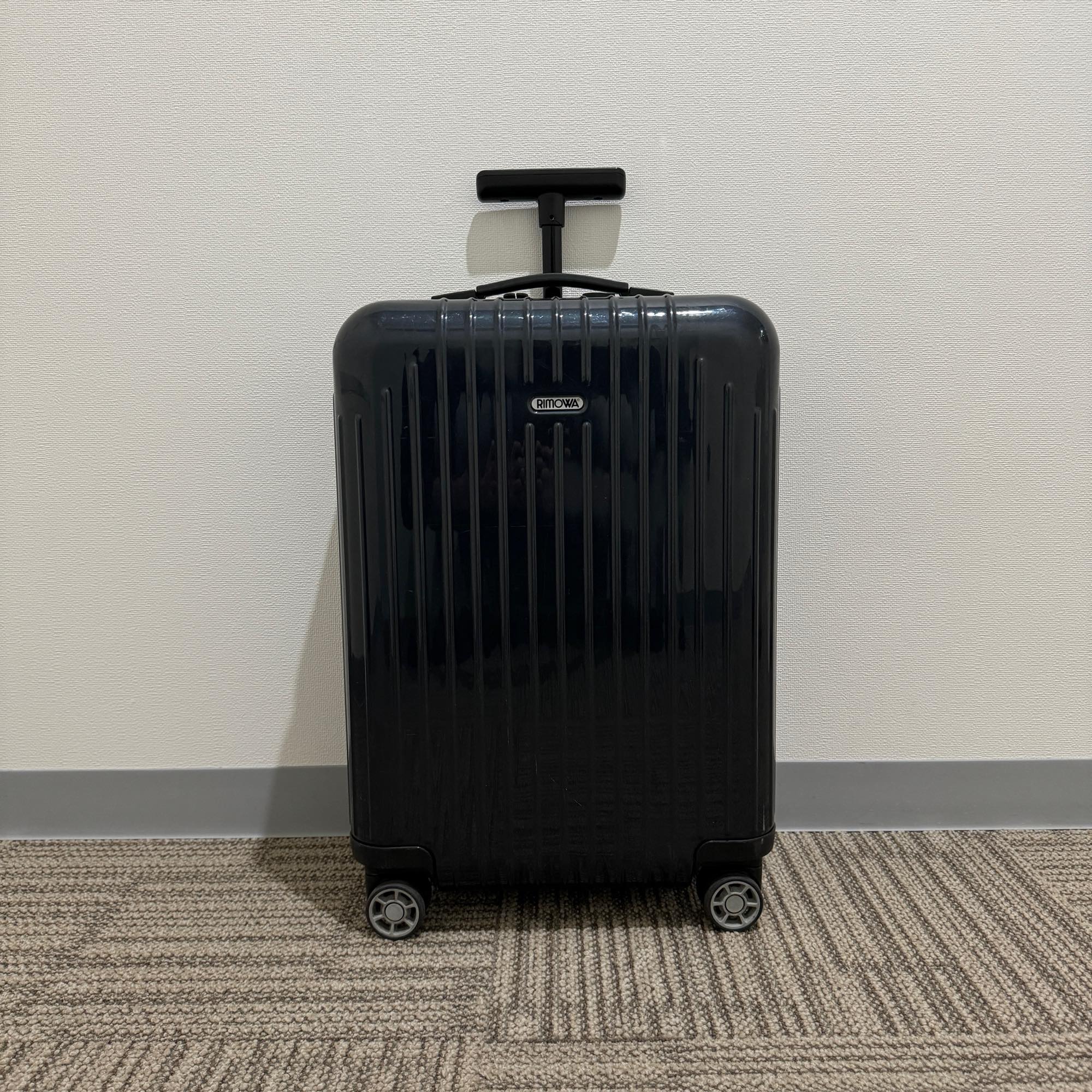 リモワ　サルサエアー　中古美品　825.52-2　33リットル　4輪