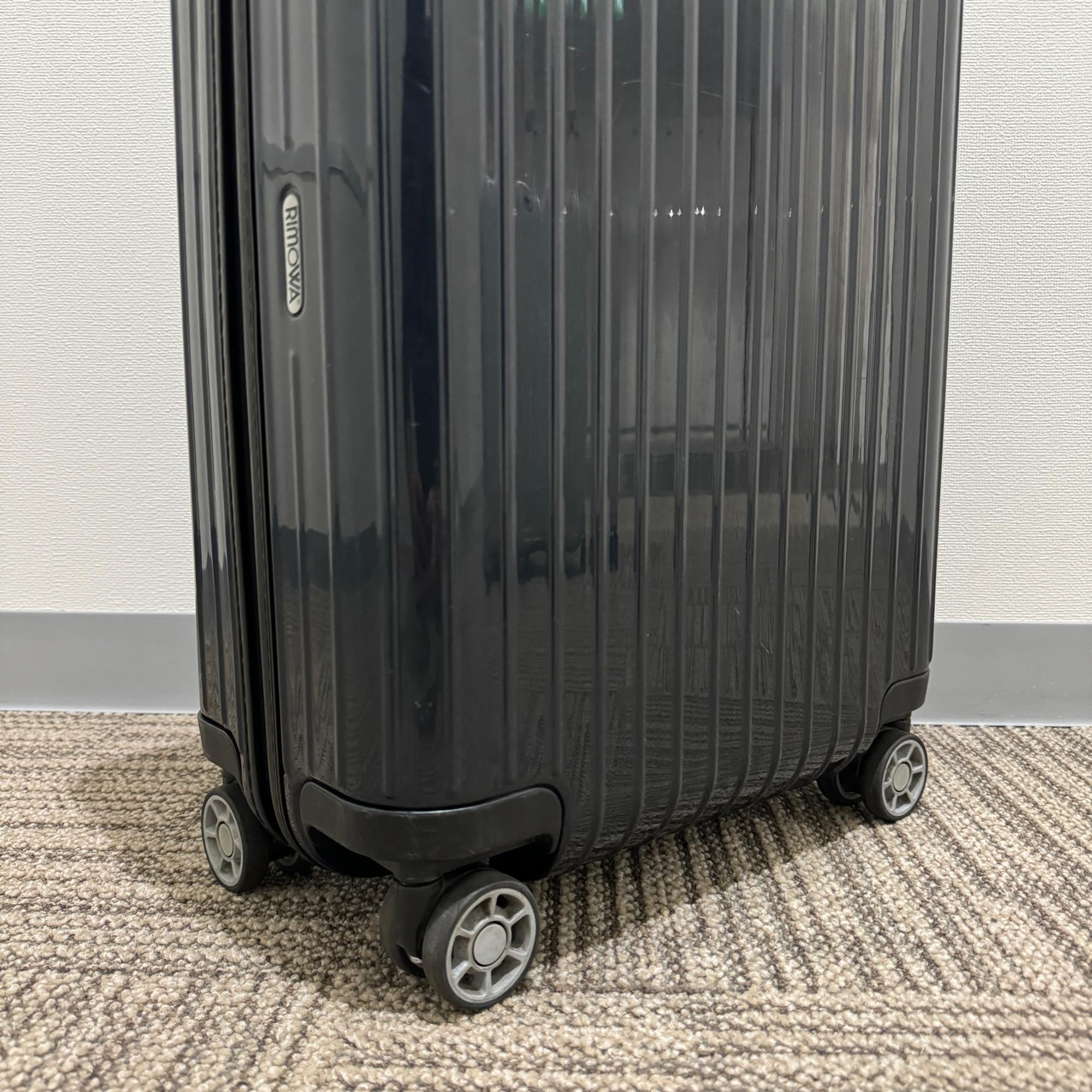 リモワ　サルサエアー　中古美品　825.52-2　33リットル　4輪
