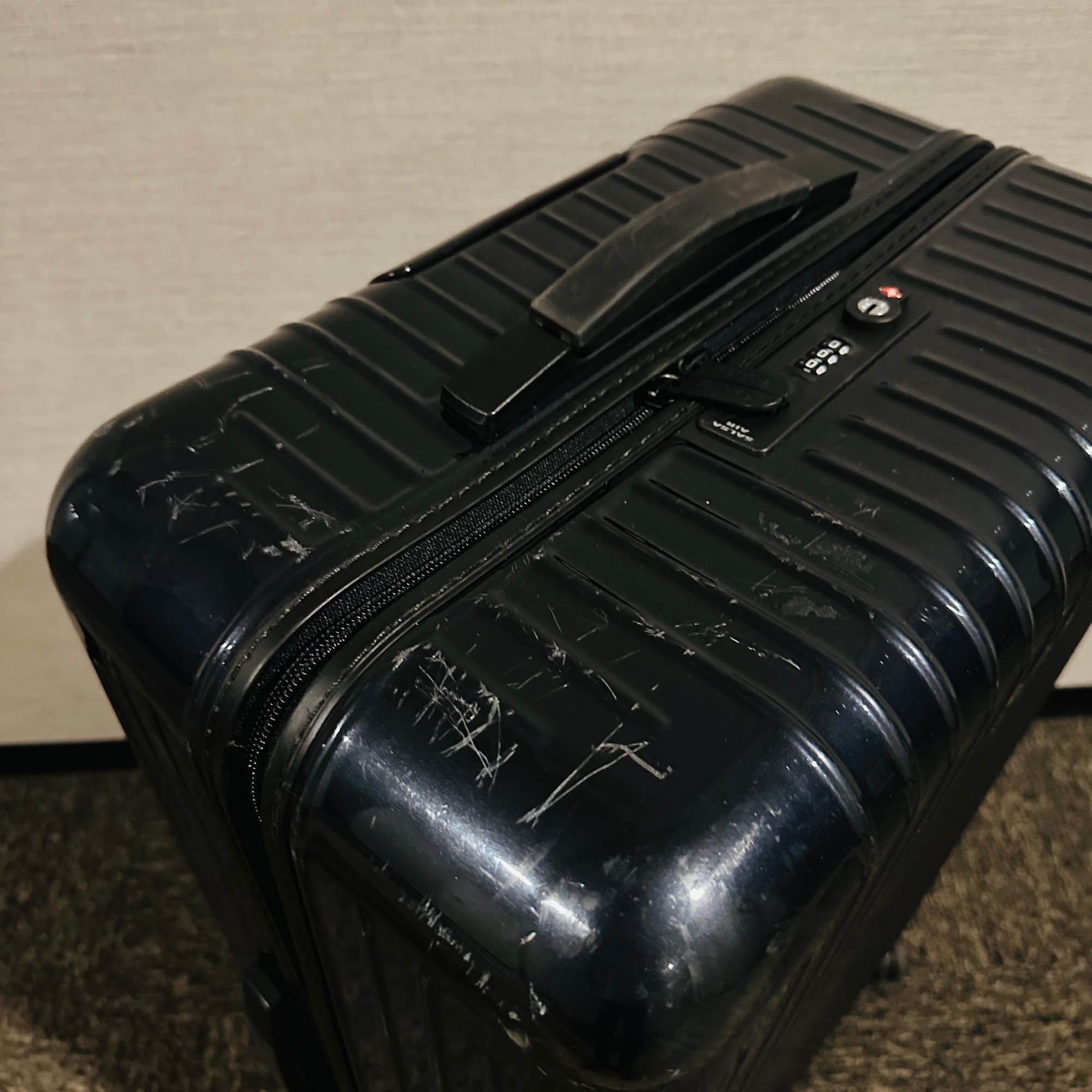 リモワ　サルサエアー　825.70-2　80リットル　中古商品　4輪