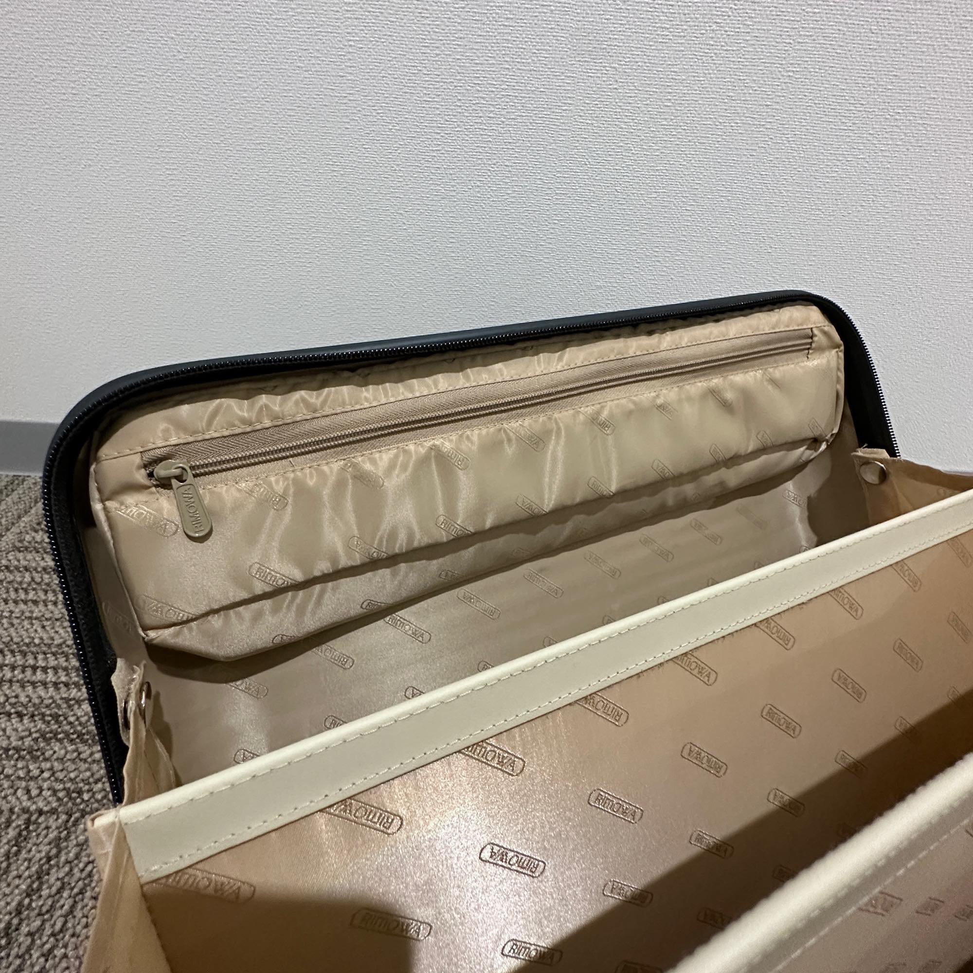 リモワ　サルサデラックス　830.40-2 　中古美品　25リットル　2輪