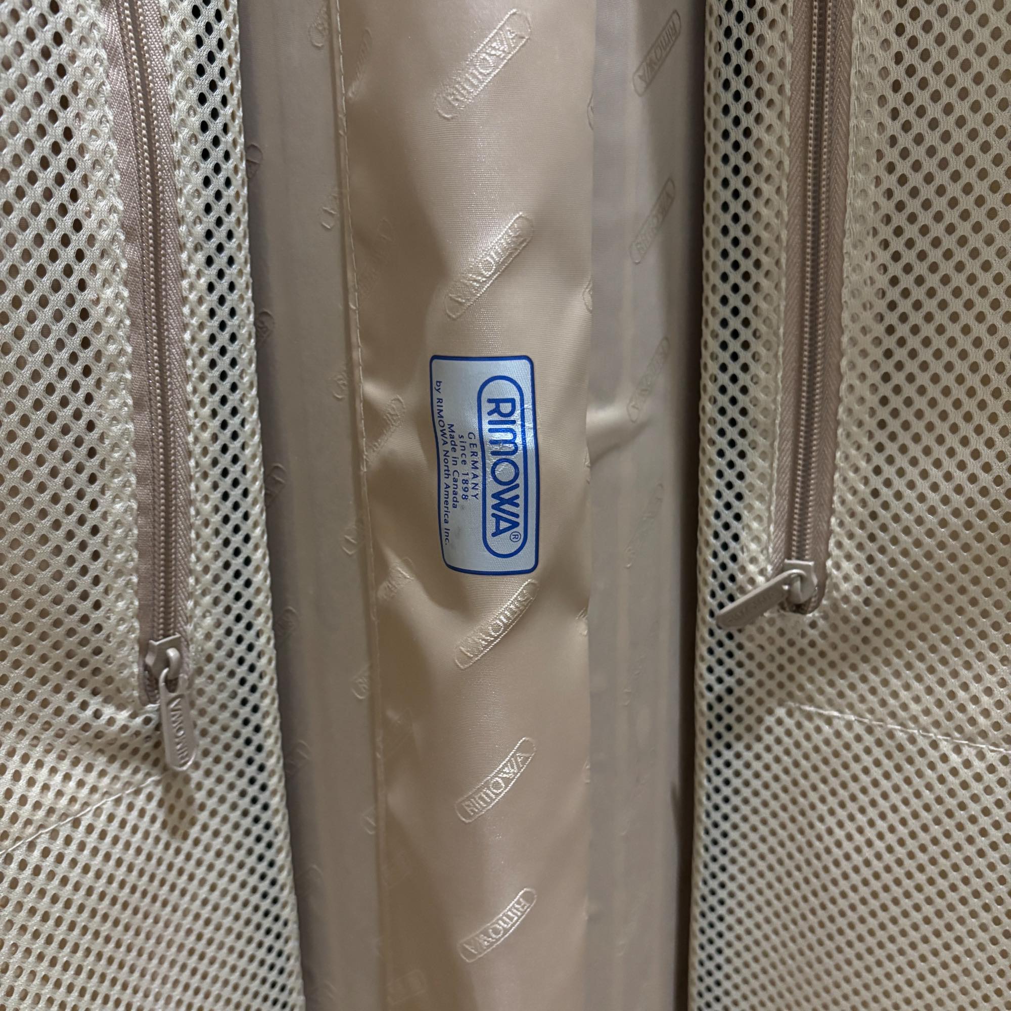 リモワ サルサ デラックス　830.70.50.4　78リットル　中古美品　4輪